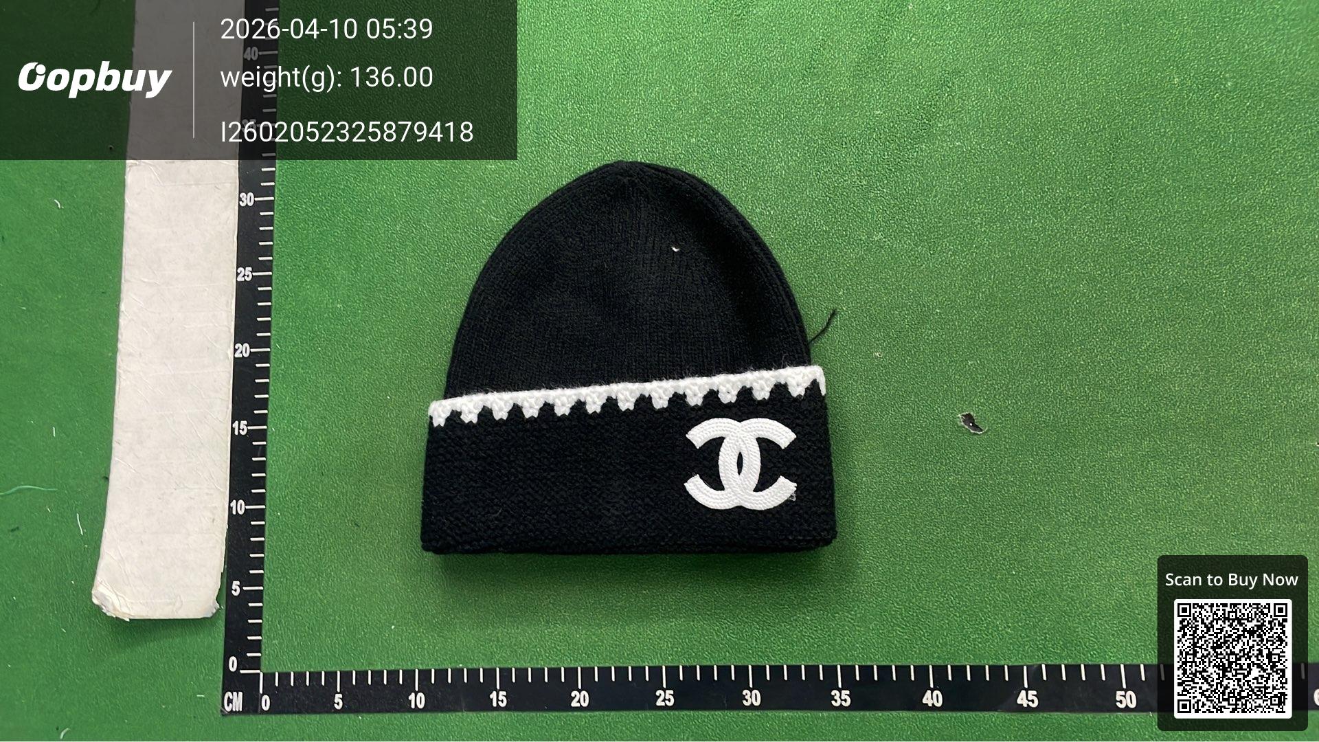 Foto QC 8 de Chanel CC Logo Beanie White Black