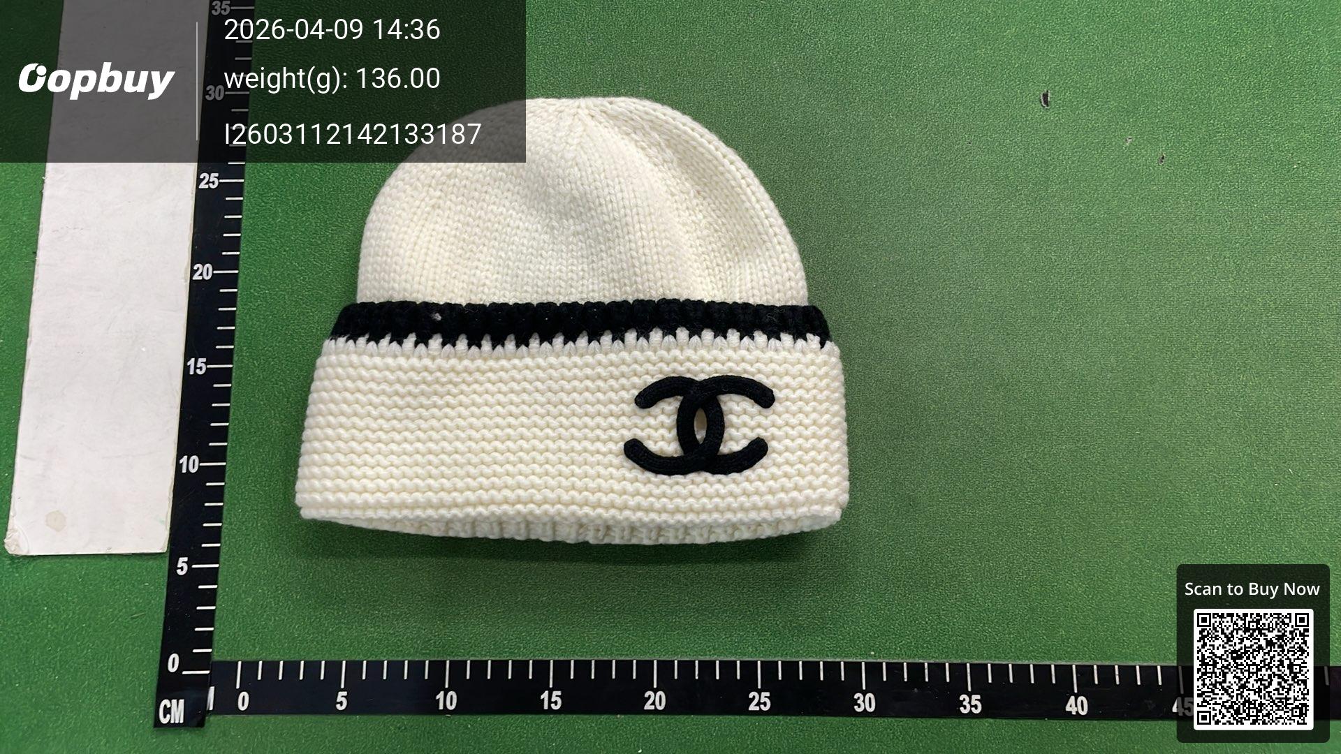 Foto QC 8 de Chanel CC Logo Beanie Black