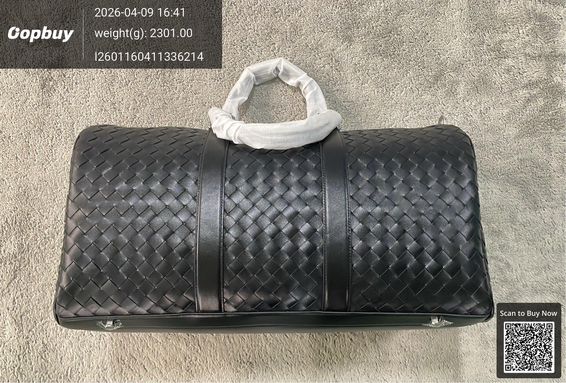 Foto QC 8 de Bottega Veneta Intrecciato Duffle Bag Medium Black Leather