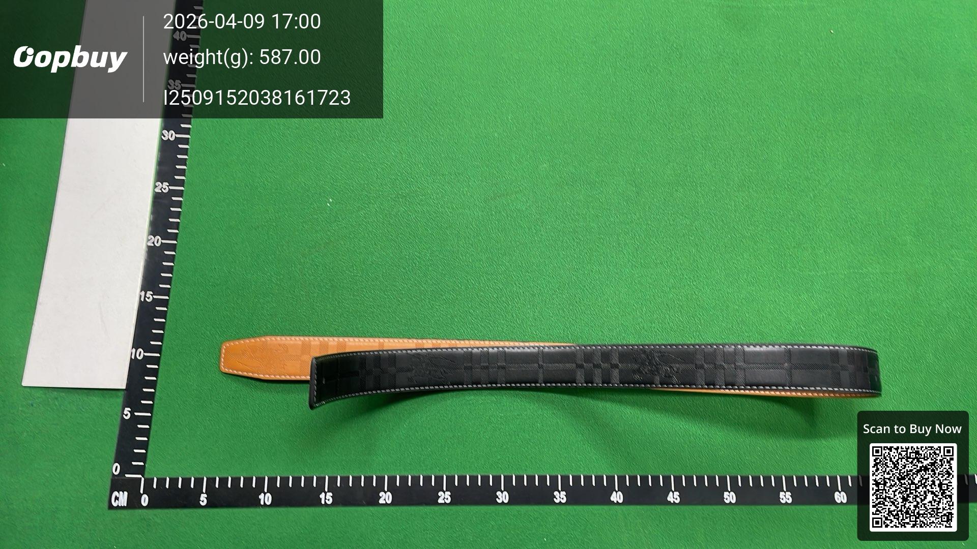 Foto QC 3 de Burberry Equestrian Knight Stamp Reversible Belt Tan Check