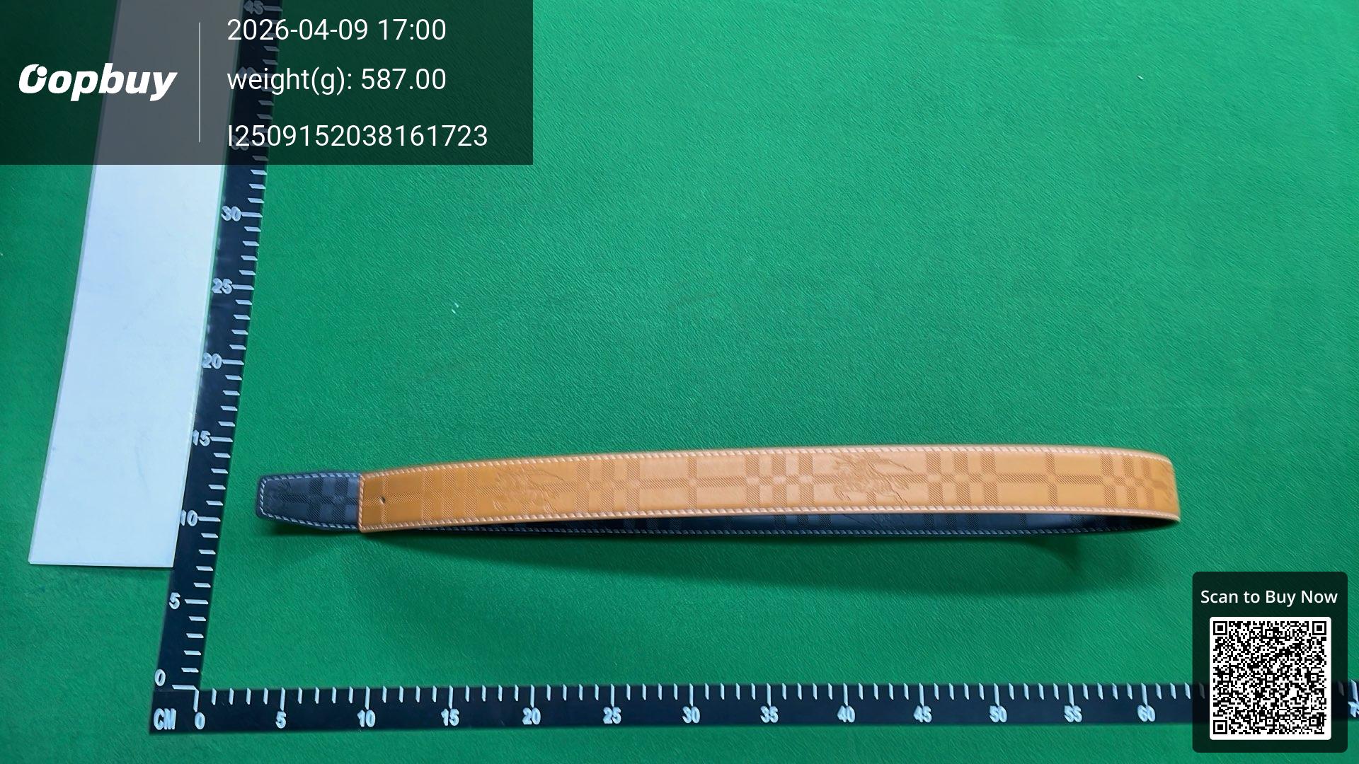 Foto QC 2 de Burberry Equestrian Knight Stamp Reversible Belt Tan Check
