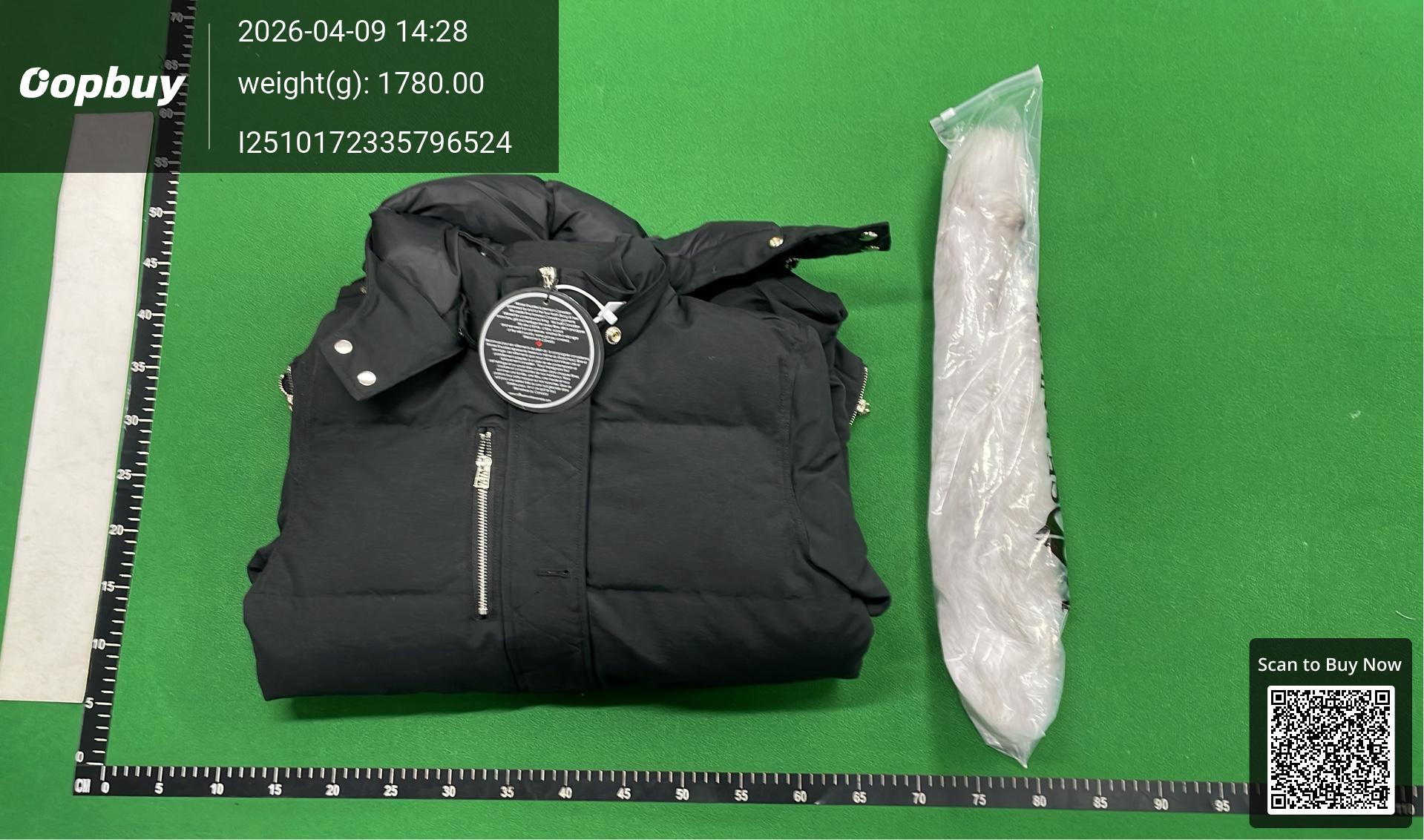 Foto QC 8 de Moose Knuckles Bomber Jacket Fur Trim Hood Down Black
