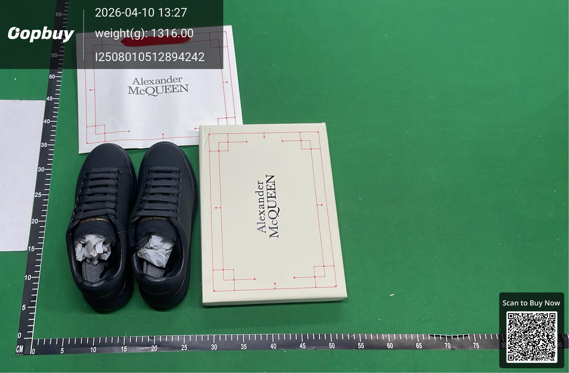 Foto QC 2 de Alexander McQueen Oversized Leather Sneakers White Metallic Silver Heel