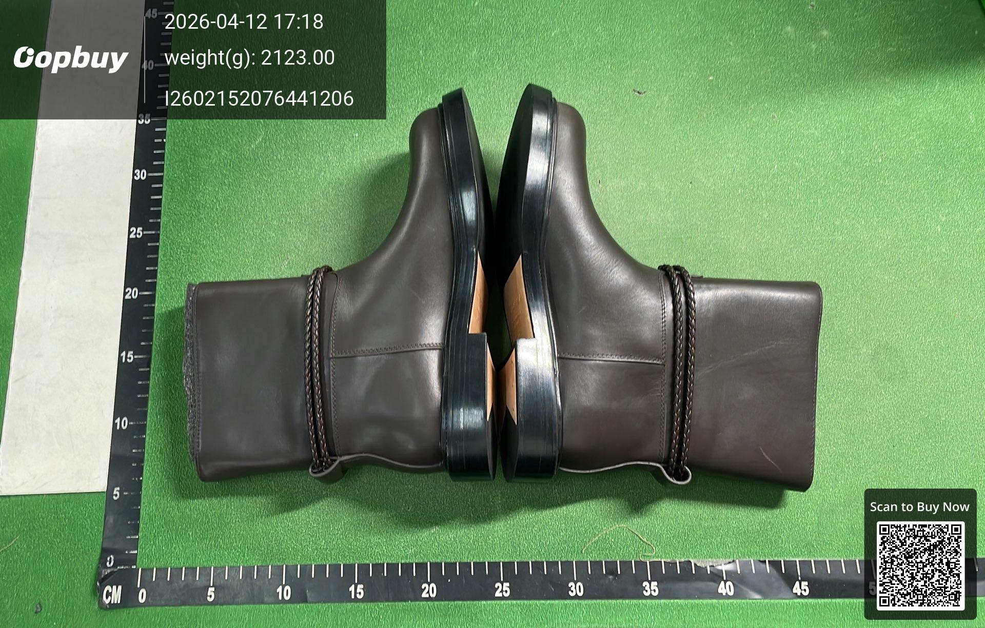 Foto QC 7 de Bottega Veneta James Leather Boots Braided Strap