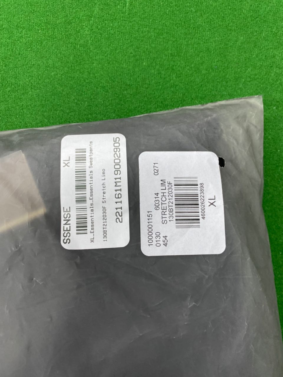 Foto QC 4 de Fear of God Essentials Sweater Arch Logo Black