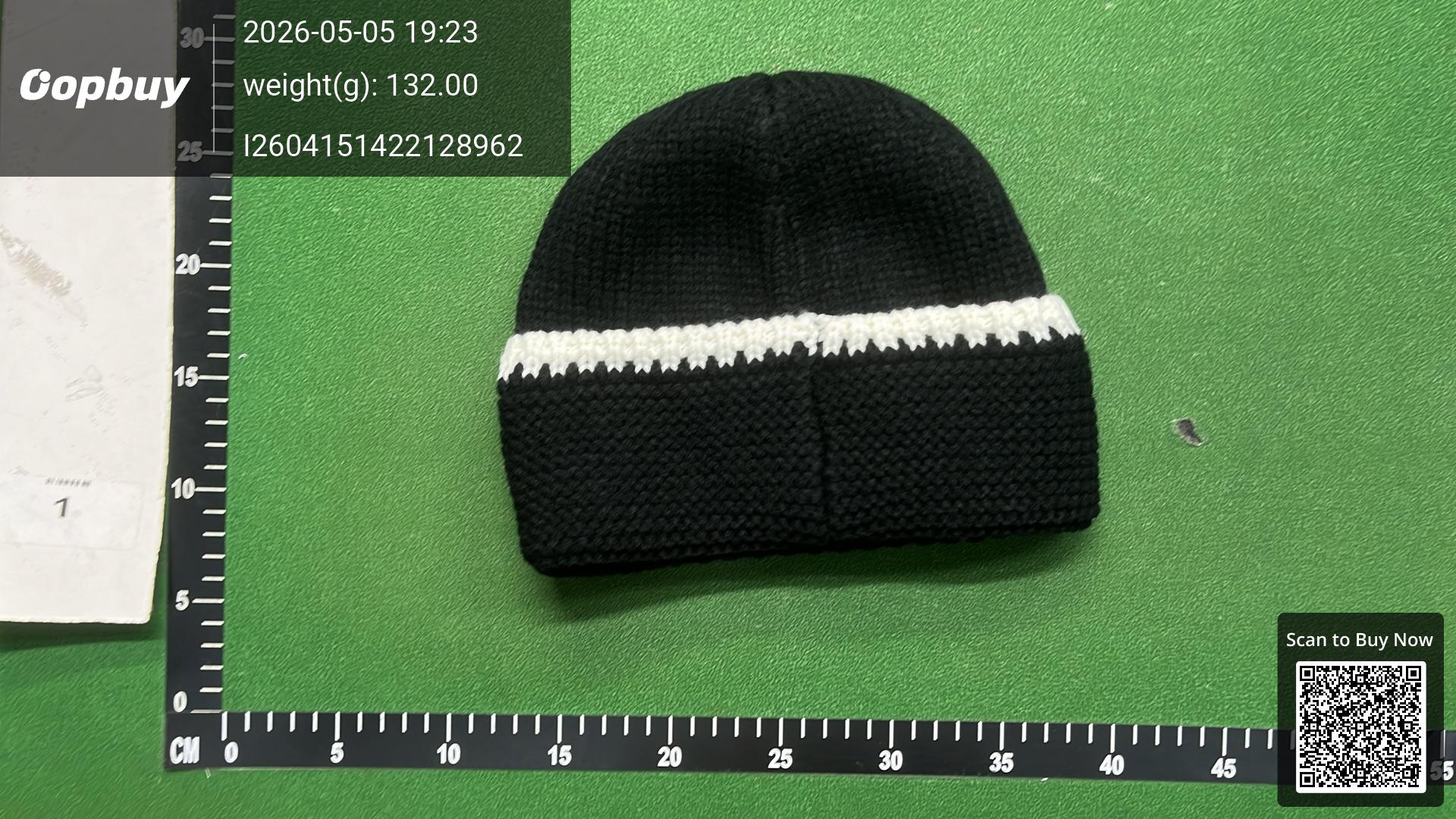 Foto QC 3 de Chanel CC Logo Beanie Black