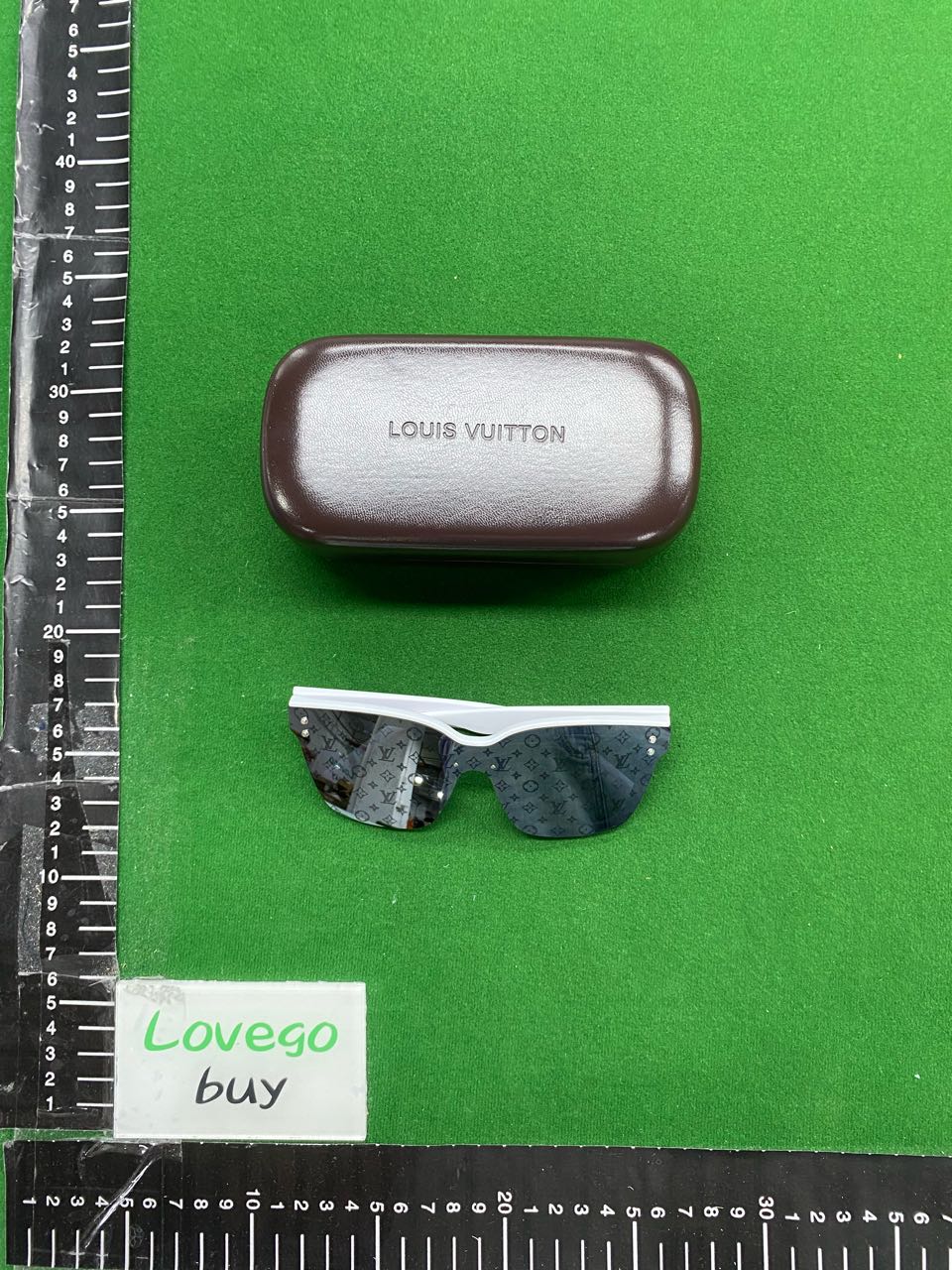 Foto QC 4 de Louis Vuitton Waimea Acetate Sunglasses Black Grey Monogram (Z1082W)