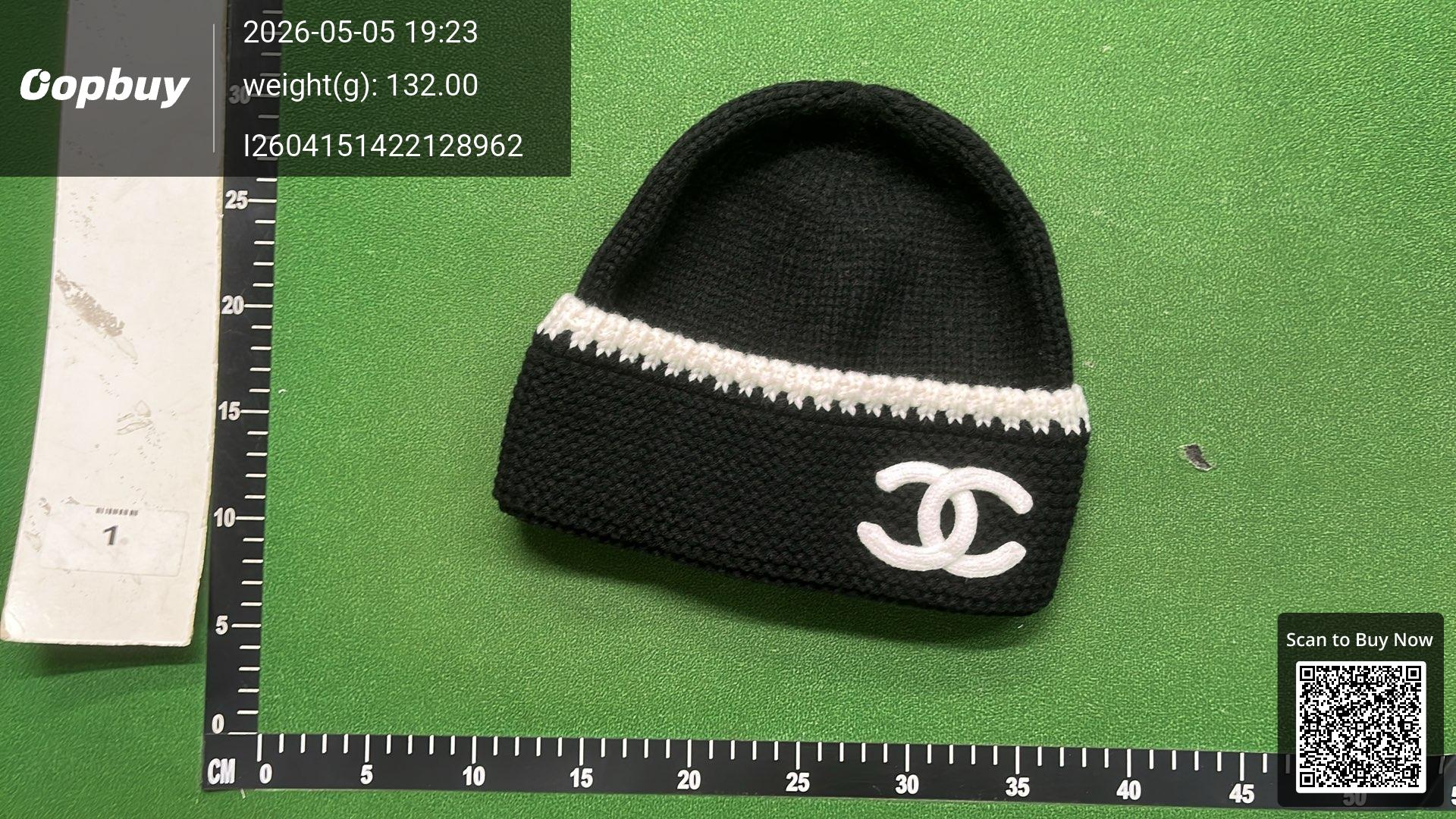 Foto QC 1 de Chanel CC Logo Beanie Black