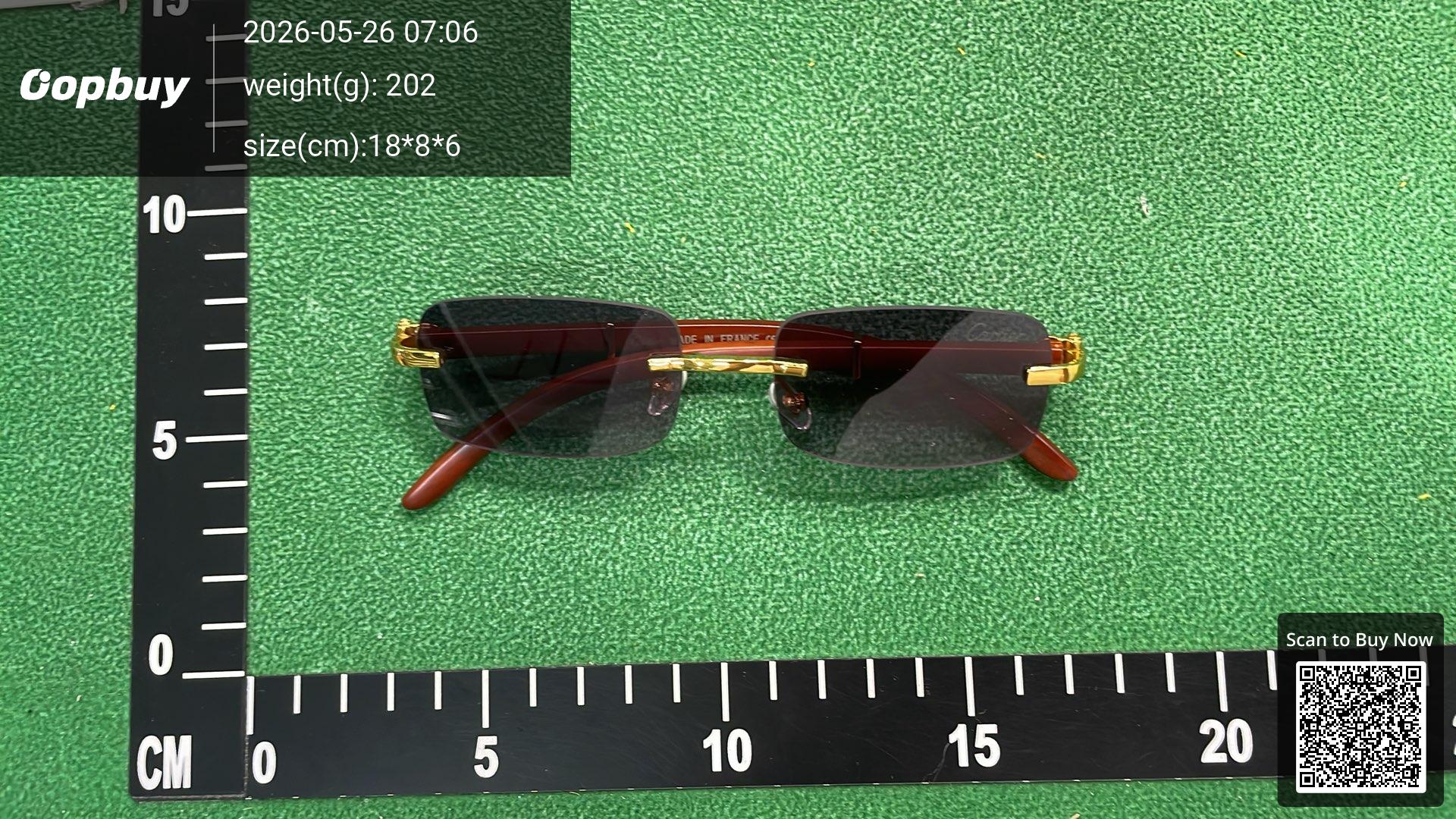 Foto QC 6 de Cartier Rectangle Rimless C Décor Metal Wood Sunglasses Gold Grey (074)