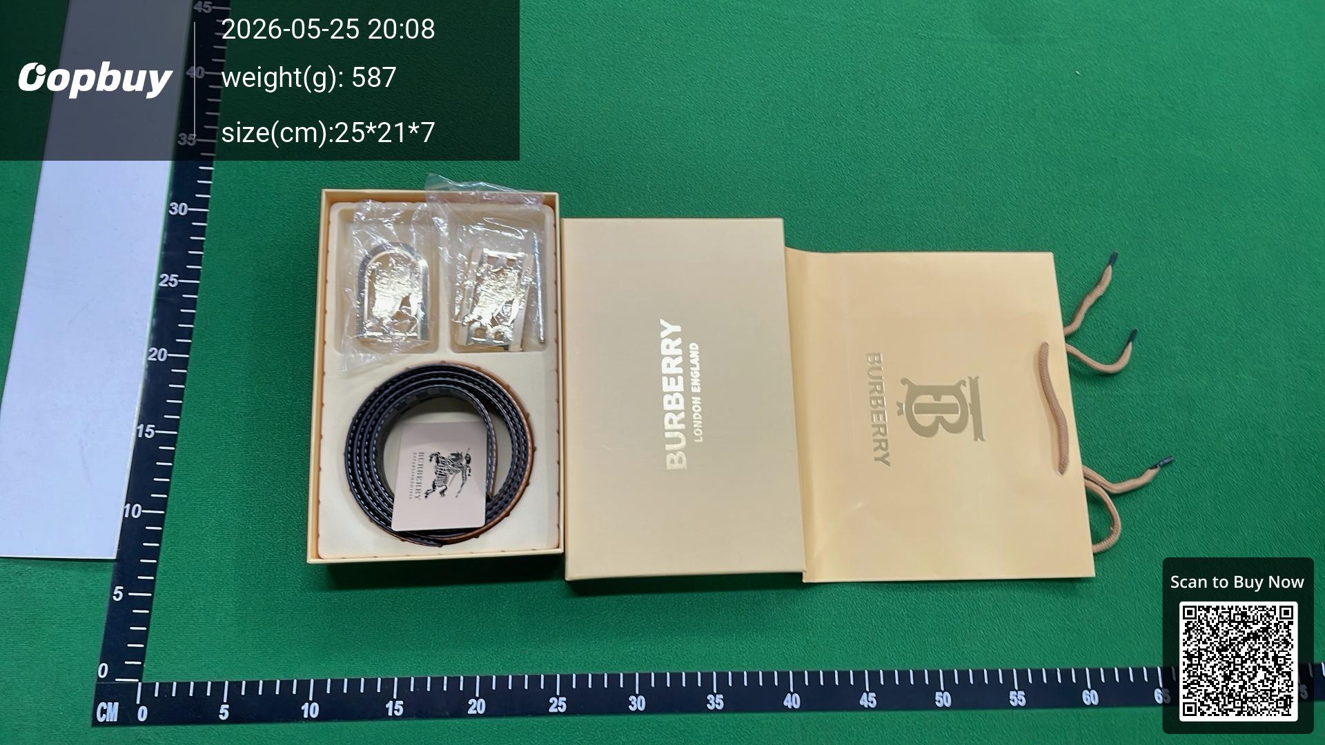 Foto QC 5 de Burberry Equestrian Knight Stamp Reversible Belt Tan Check