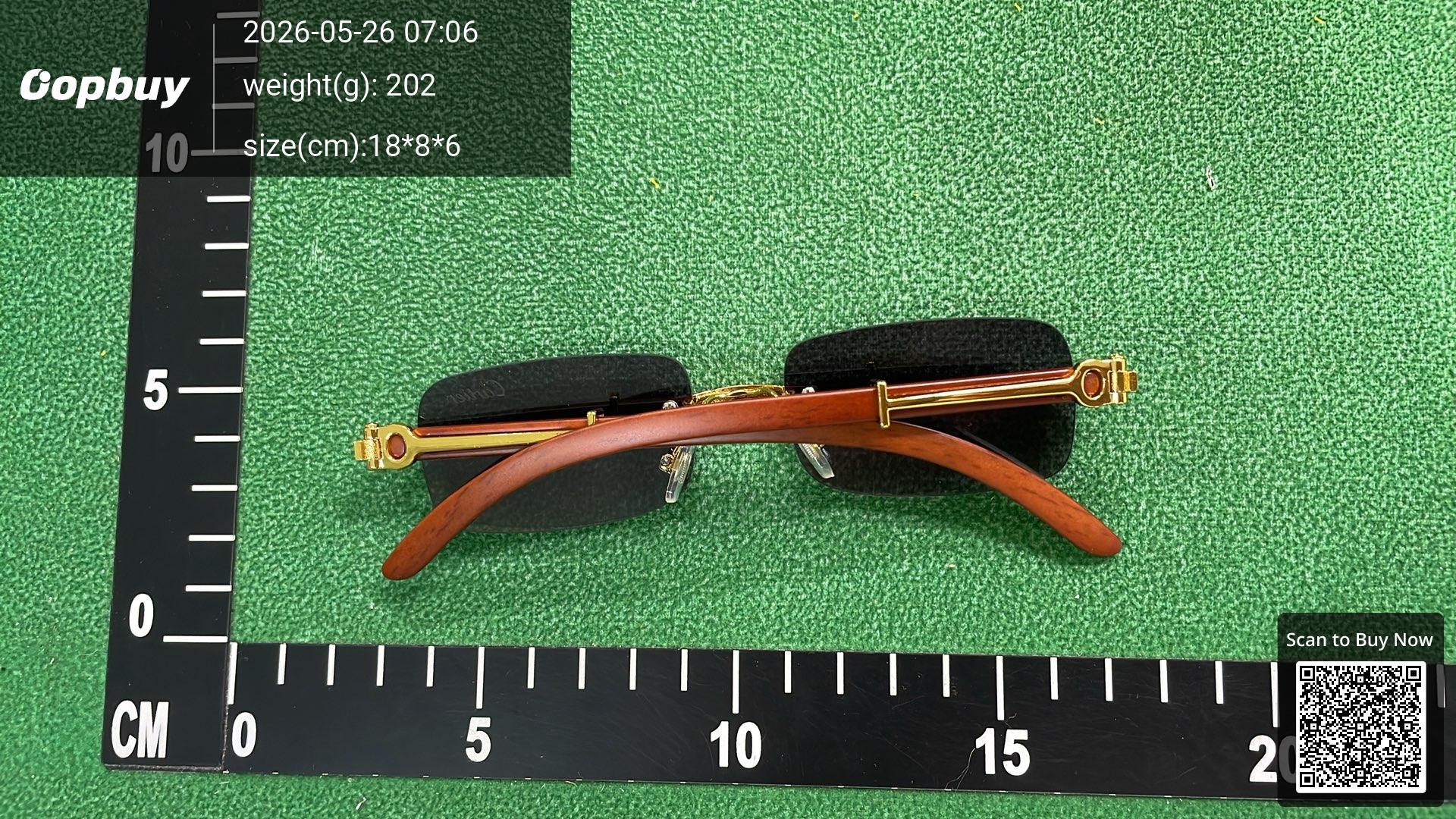 Foto QC 7 de Cartier Rectangle Rimless C Décor Metal Wood Sunglasses Gold Grey (074)
