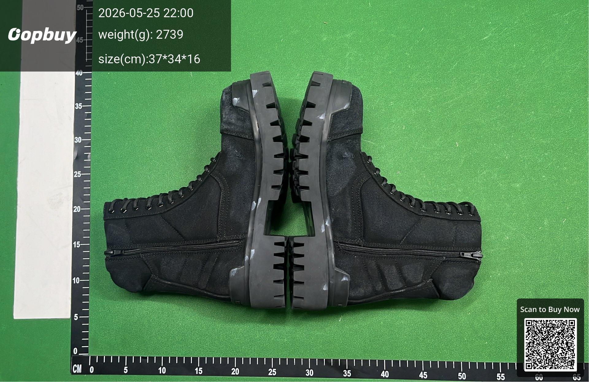 Foto QC 8 de Balenciaga Strike Distressed Canvas Lace-Up Boots Washed Grey