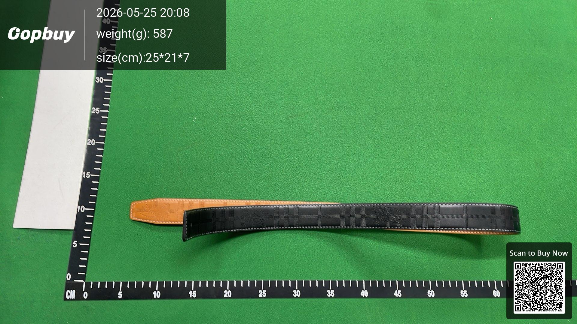 Foto QC 4 de Burberry Equestrian Knight Stamp Reversible Belt Tan Check