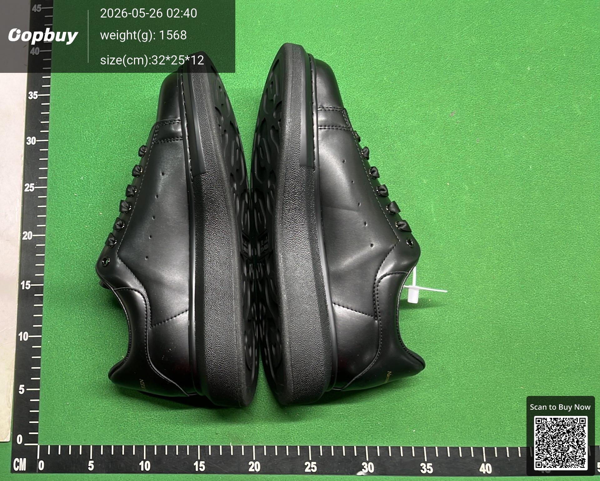 Foto QC 8 de Alexander McQueen Oversized Low White Black Graffiti HL141500813
