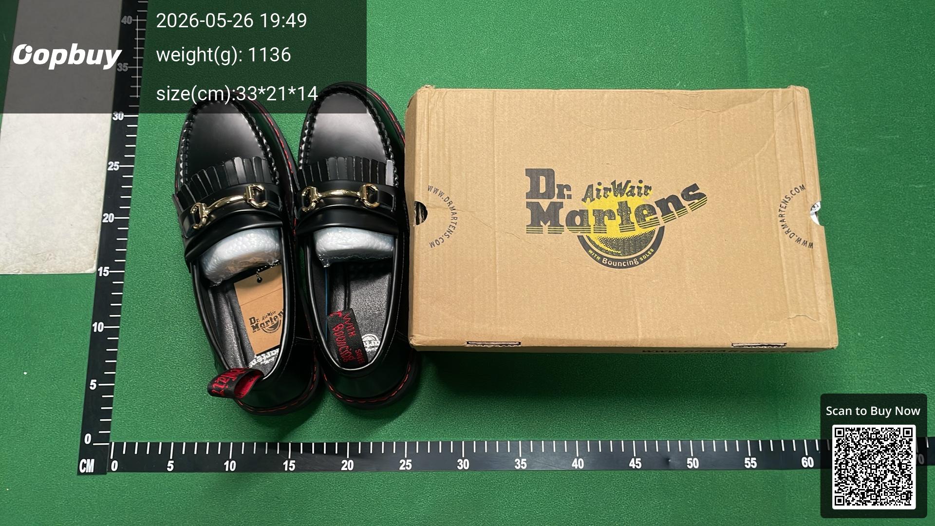 Foto QC 2 de Dr. Martens Adrian Leather Snaffle Loafers Red Stitching Gold Hardware
