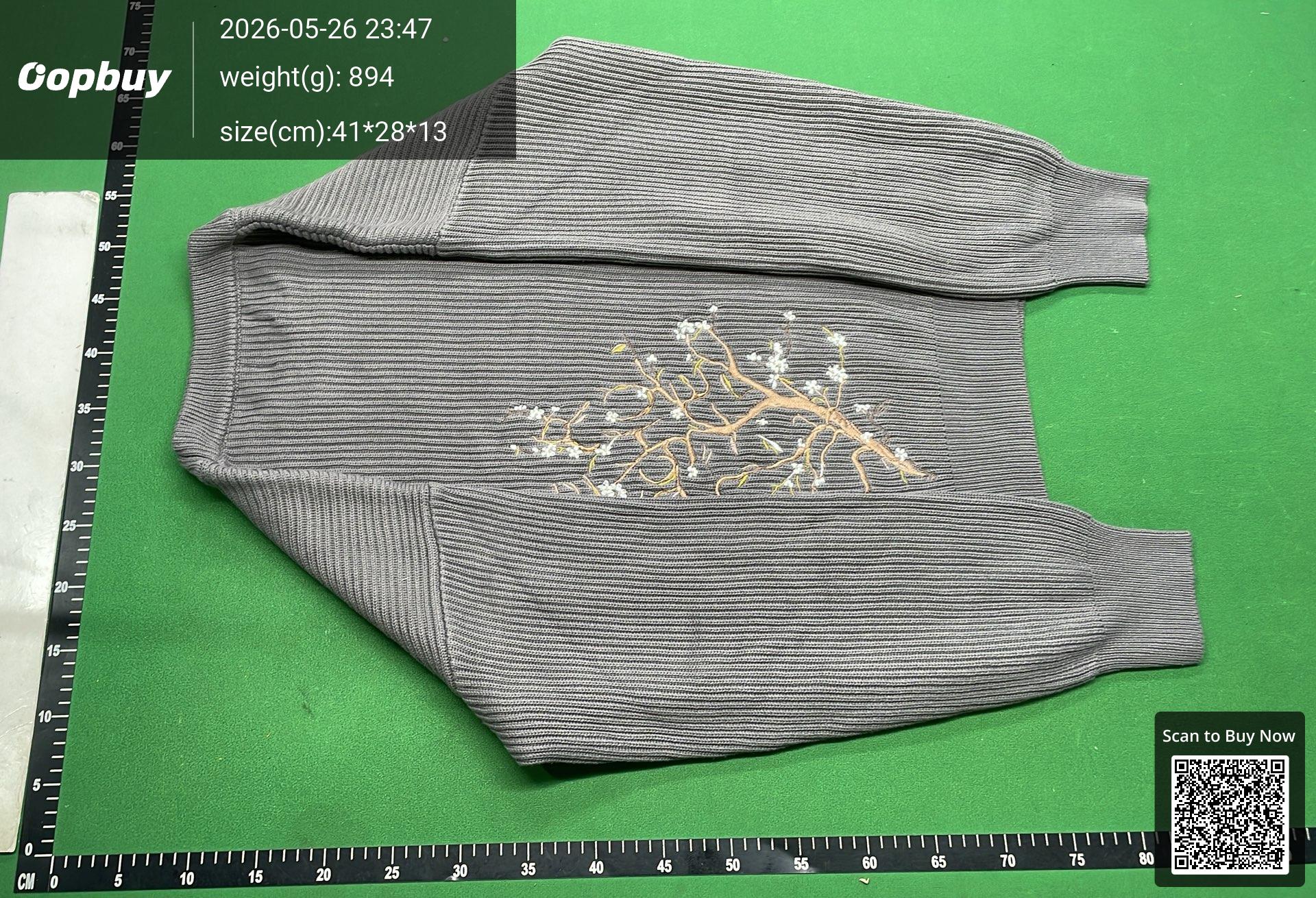 Foto QC 5 de Derschutze Blossom Crewneck Sweater Floral Embroidered Grey