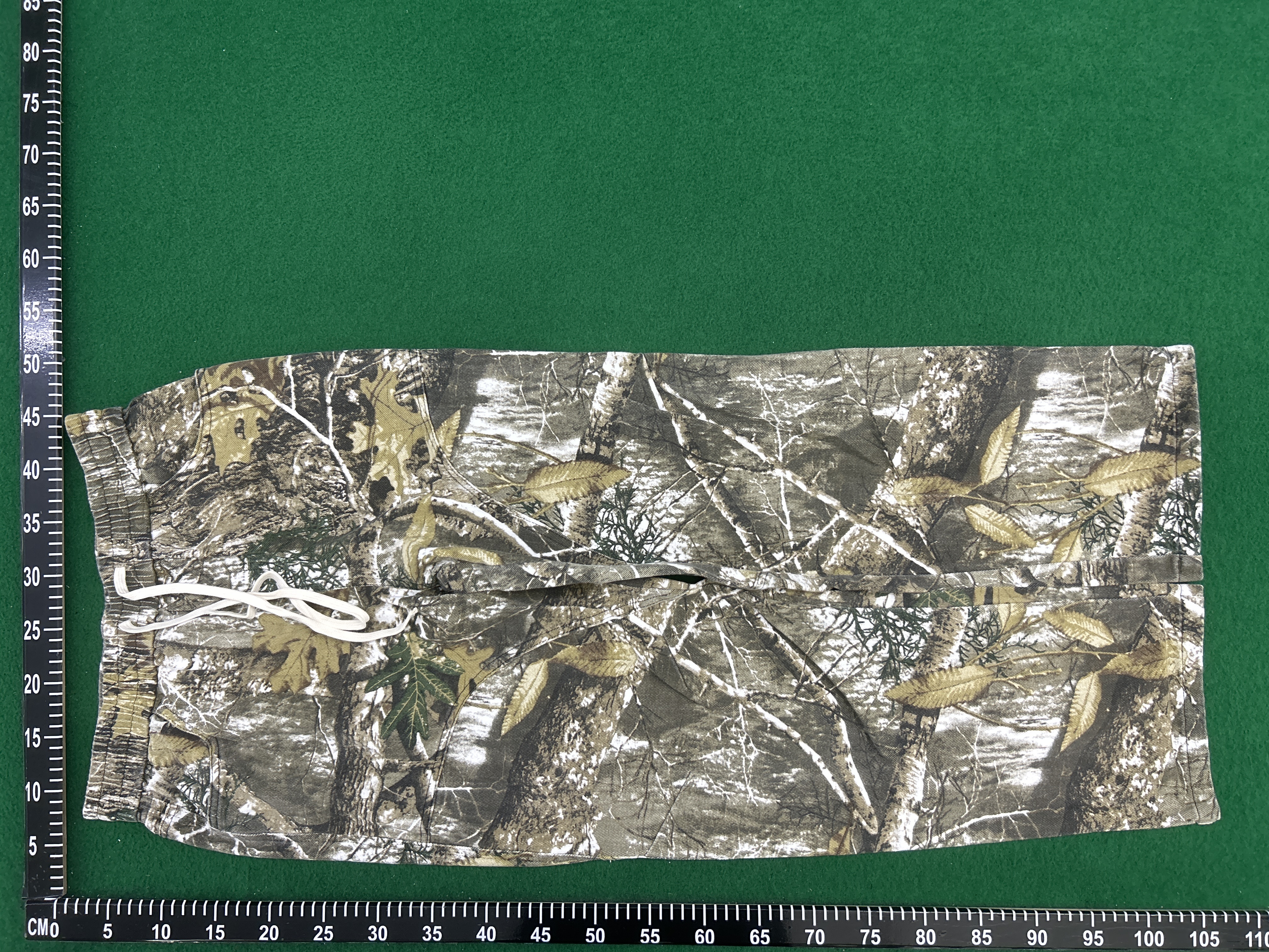 Foto QC 4 de Hellstar Studios Cargo Shorts Camo Studded Flame Black