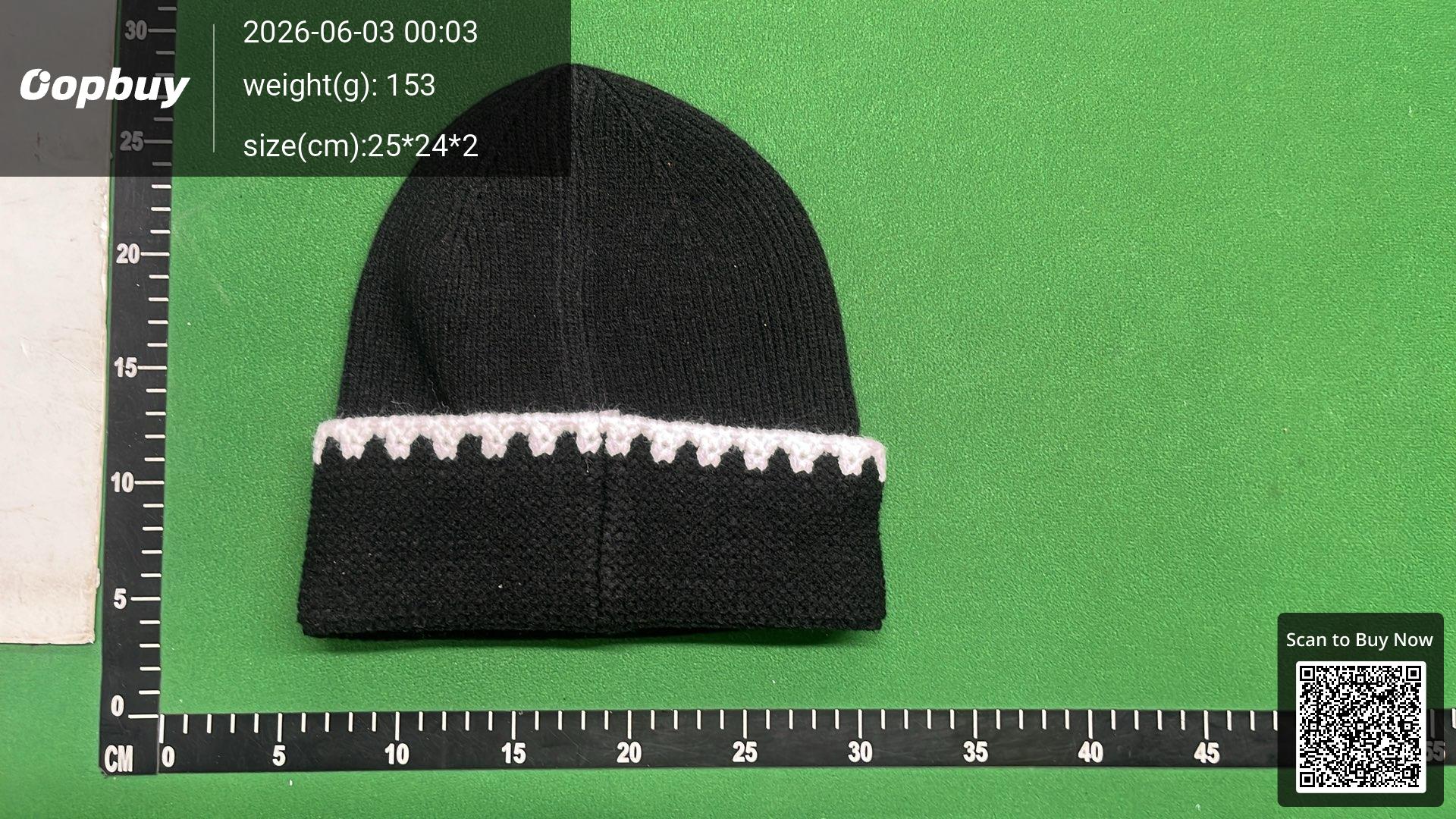 Foto QC 3 de Chanel CC Logo Beanie White Black