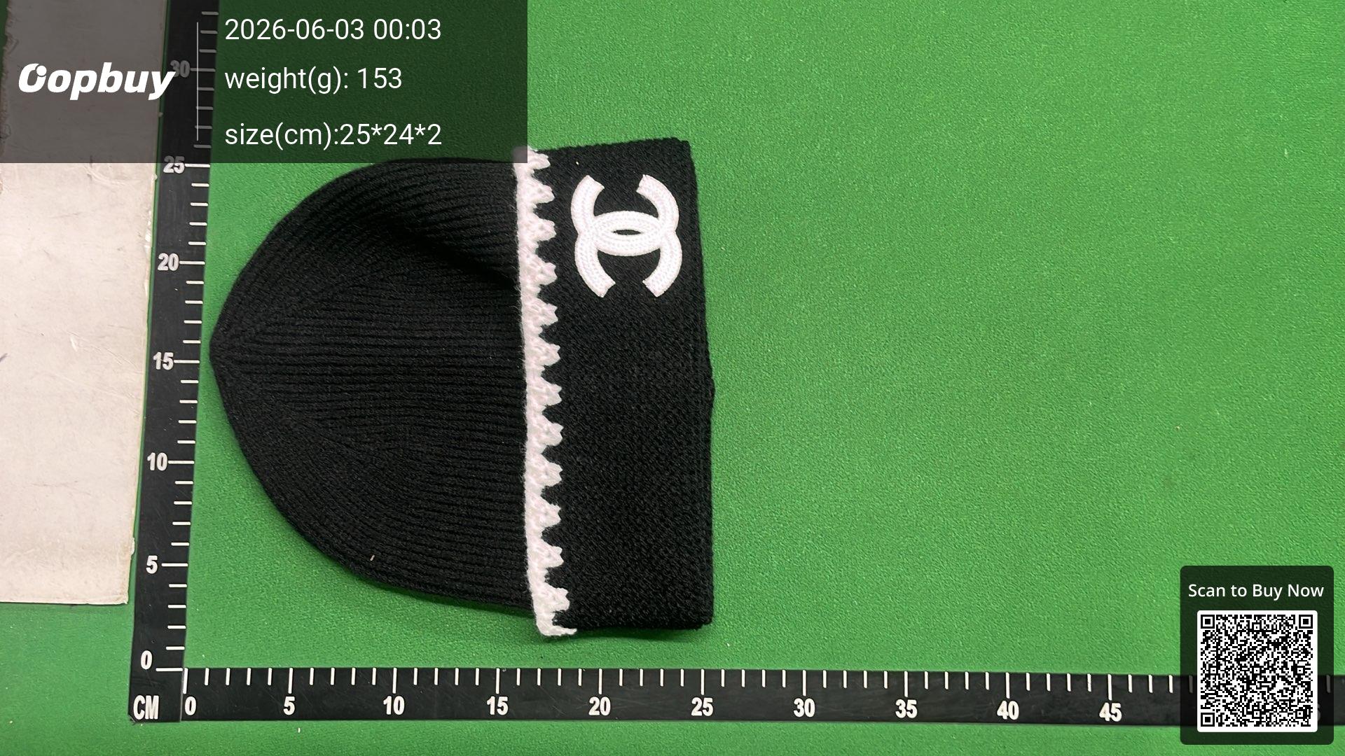 Foto QC 6 de Chanel CC Logo Beanie White Black