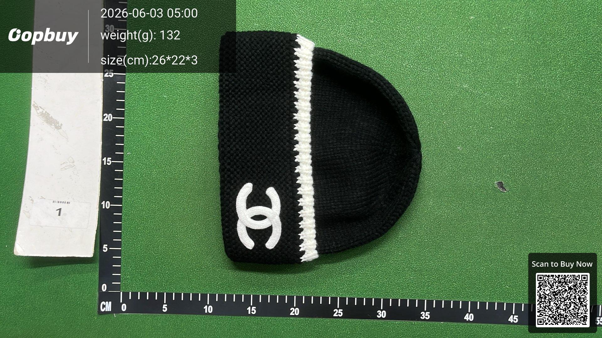 Foto QC 5 de Chanel CC Logo Beanie Black