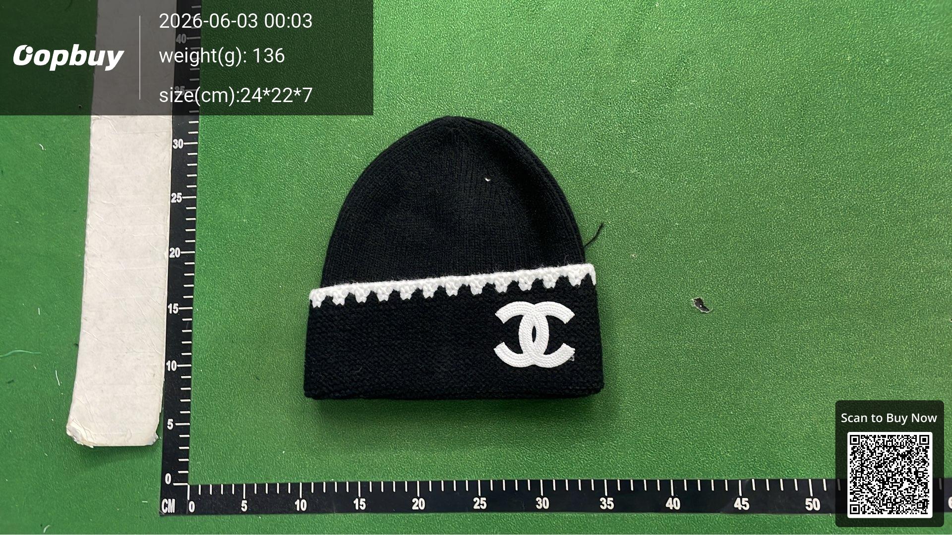 Foto QC 7 de Chanel CC Logo Beanie White Black