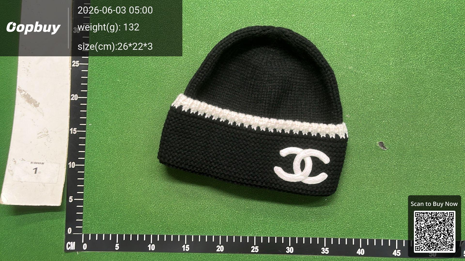 Foto QC 2 de Chanel CC Logo Beanie Black
