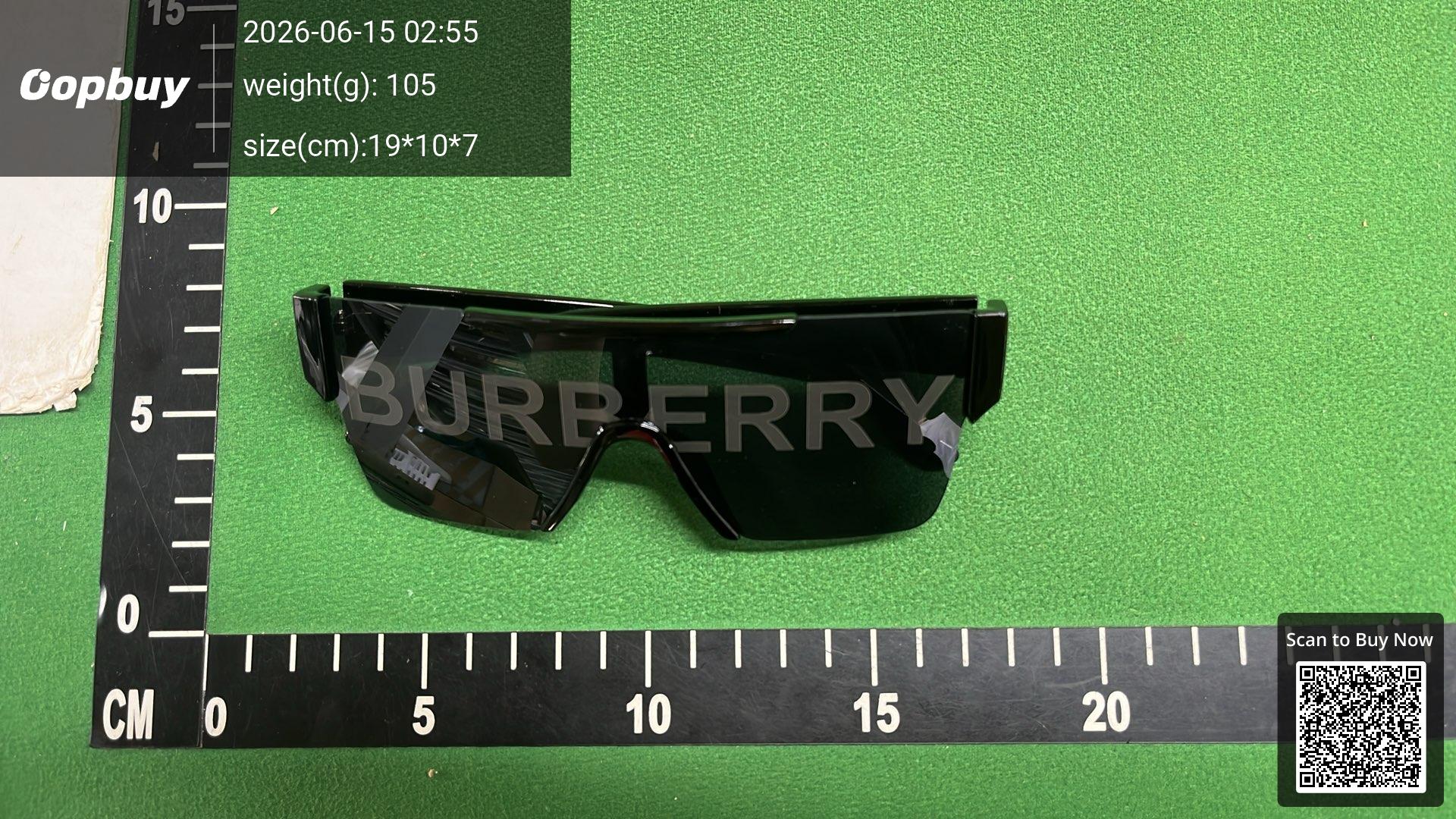 Foto QC 1 de Burberry Shield Acetate Sunglasses Black Gold (BE4291)