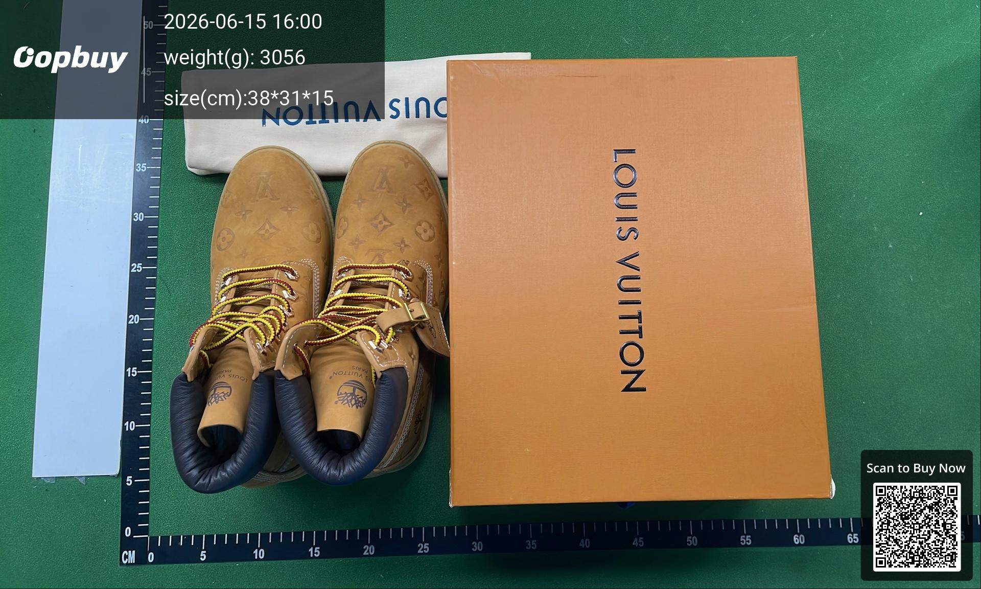 Foto QC 1 de Louis Vuitton x Timberland 6-Inch Ankle Boot Nubuck Wheat Monogram Embossed