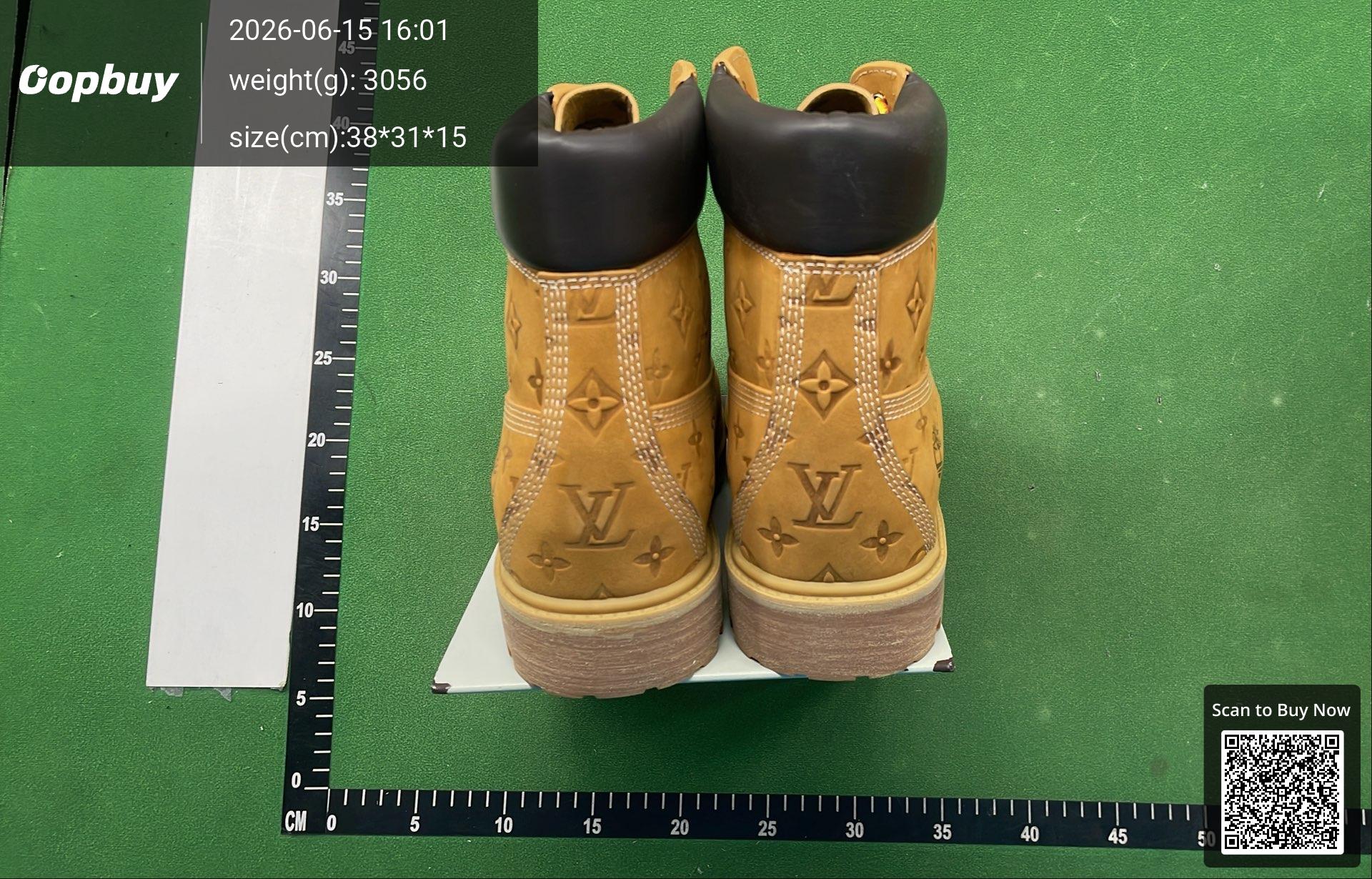 Foto QC 3 de Louis Vuitton x Timberland 6-Inch Ankle Boot Nubuck Wheat Monogram Embossed