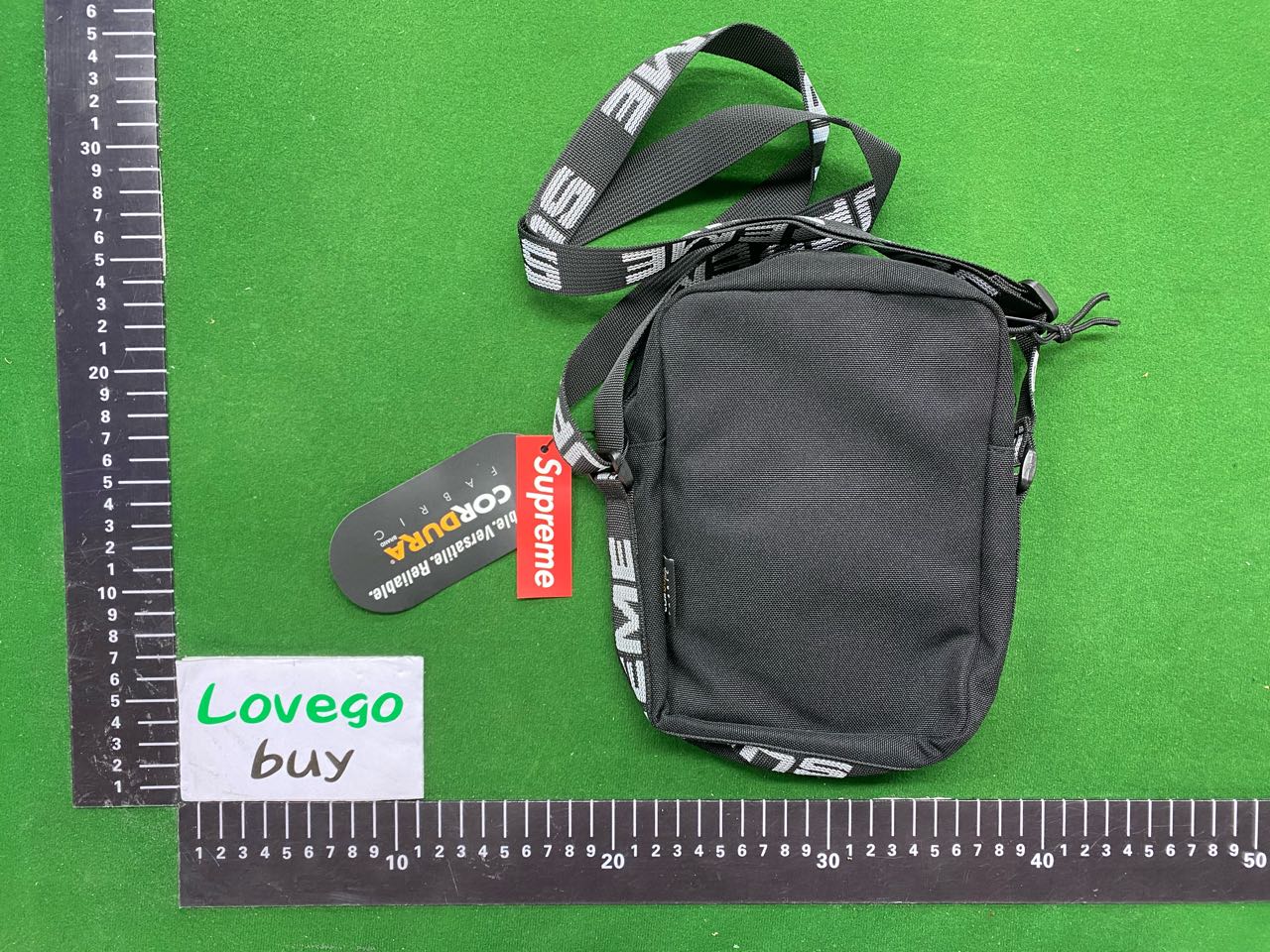 Foto QC 2 de Lacoste Crocodile Logo Beanie Black