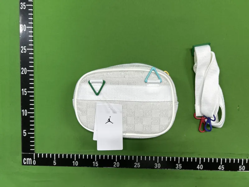 帆白泼墨