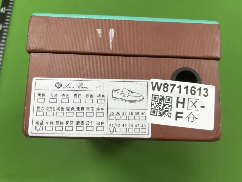 深蓝色