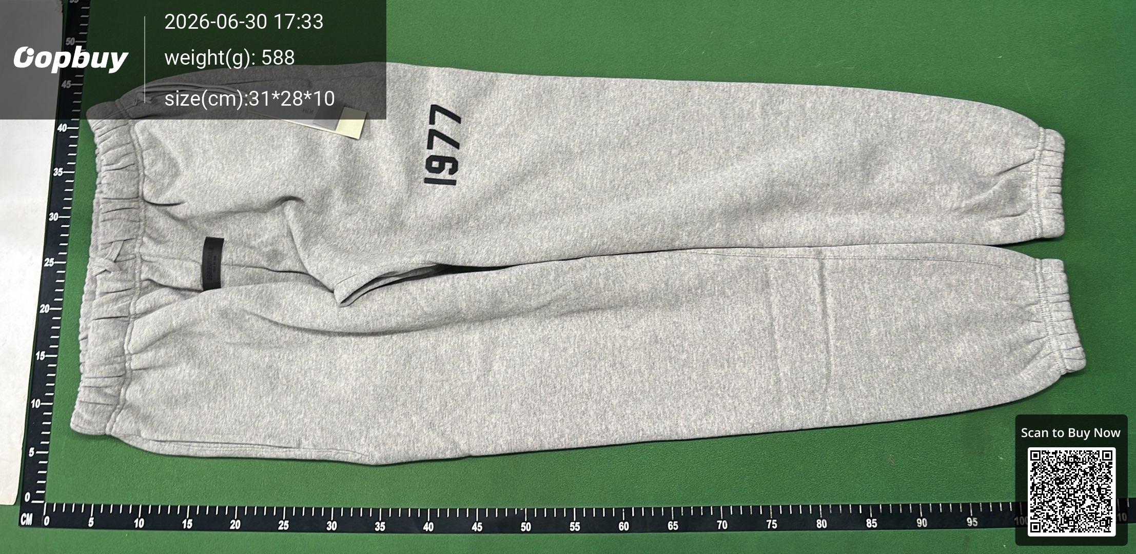 Foto QC 6 de Fear of God Essentials 1977 Set 2-Piece Dark Oatmeal