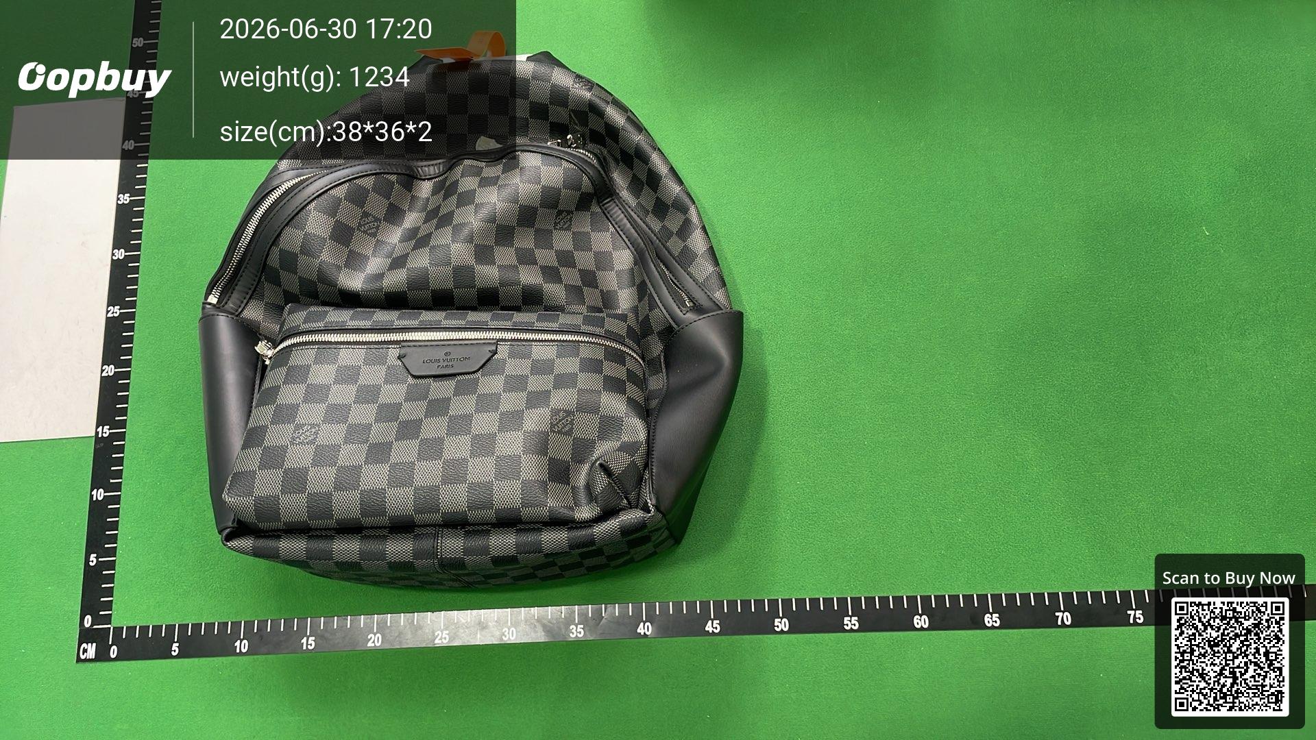 Foto QC 8 de Louis Vuitton Discovery Backpack PM Black Monogram Shadow Leather