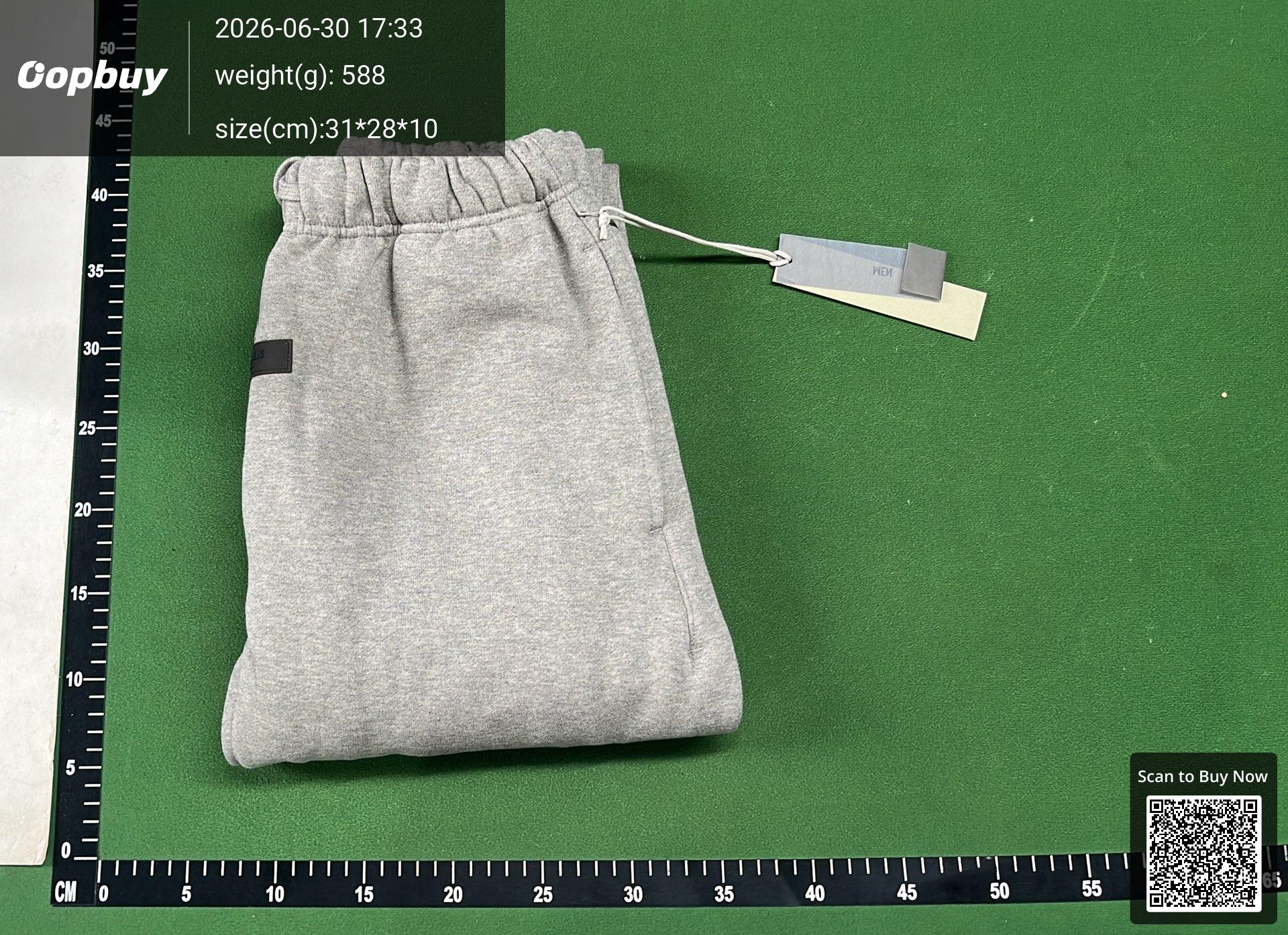 Foto QC 8 de Fear of God Essentials 1977 Set 2-Piece Dark Oatmeal