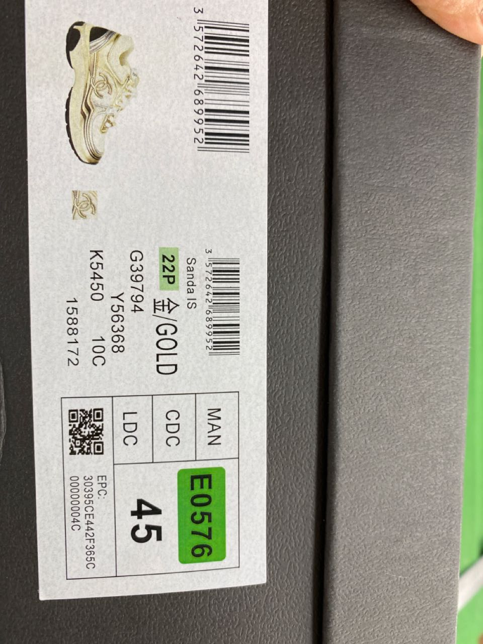 Foto QC 7 de Chanel CC Runner Sneakers Metallic Silver Fabric Ivory