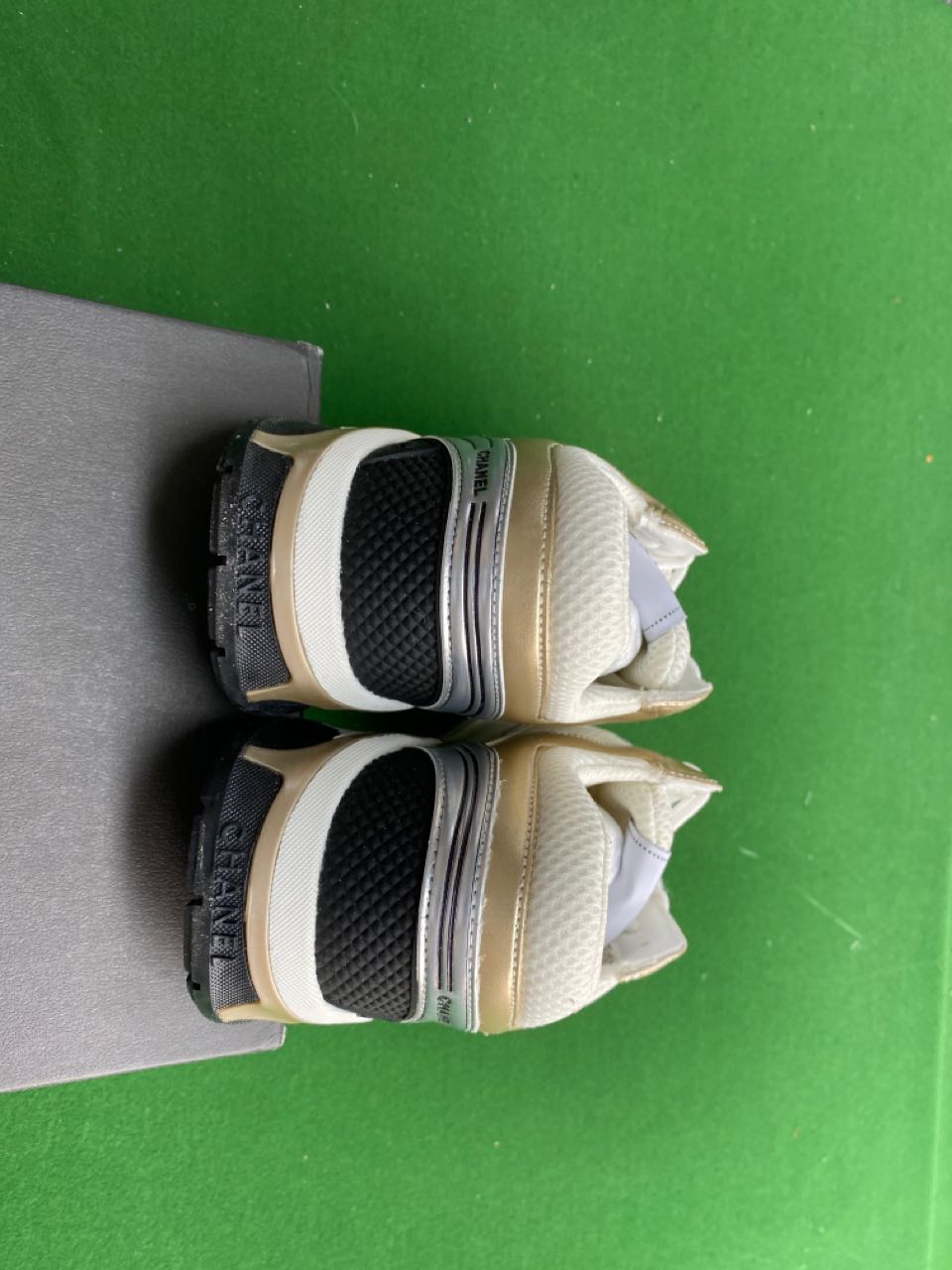 Foto QC 6 de Chanel CC Runner Sneakers Metallic Silver Fabric Ivory