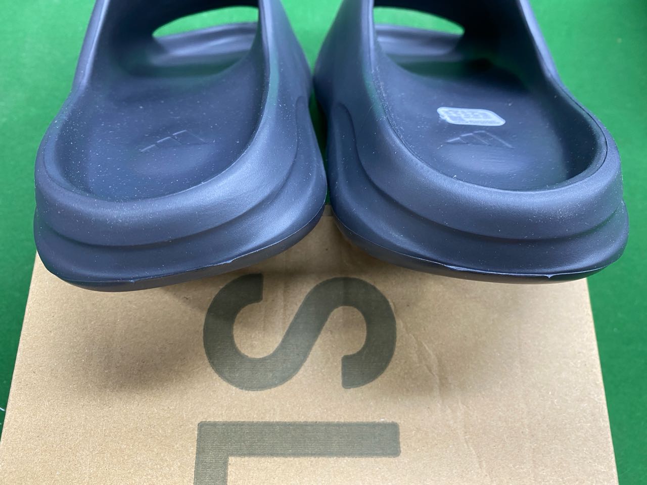 Foto QC 6 de adidas Yeezy Slide EVA Earth Brown FV8425