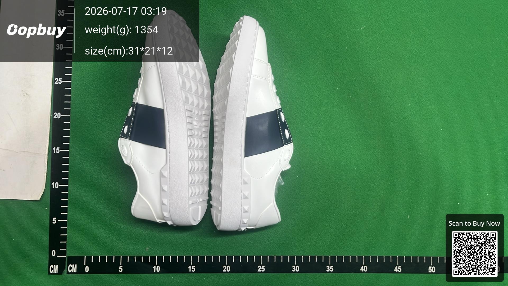 Foto QC 4 de Christian Louboutin Louis Junior Suede Low Spikes Black