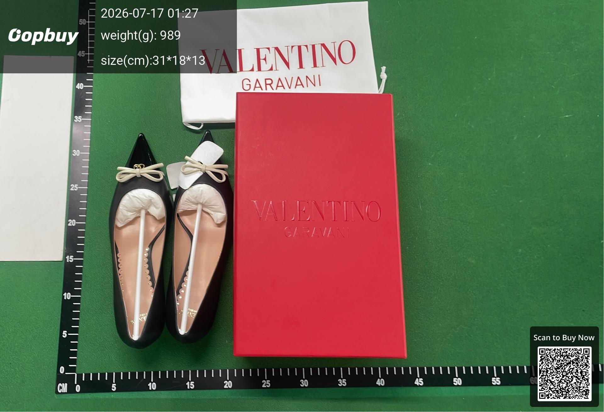 Foto QC 1 de Valentino VLogo Signature Leather Pointed Toe Kitten Heel Pumps Ivory Bow Detail Patent Toe Cap CS 6 L09