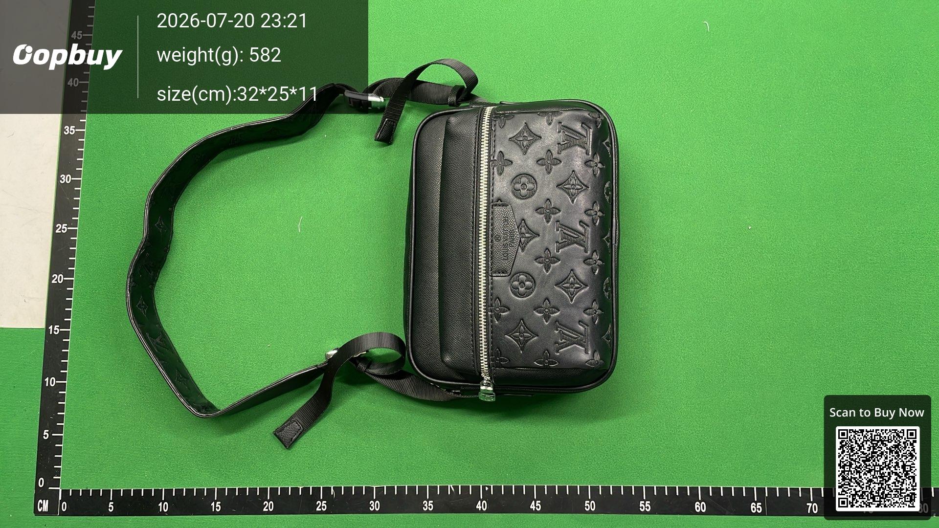 Foto QC 8 de Louis Vuitton Outdoor Messenger PM Pacific Blue Monogram Taigarama