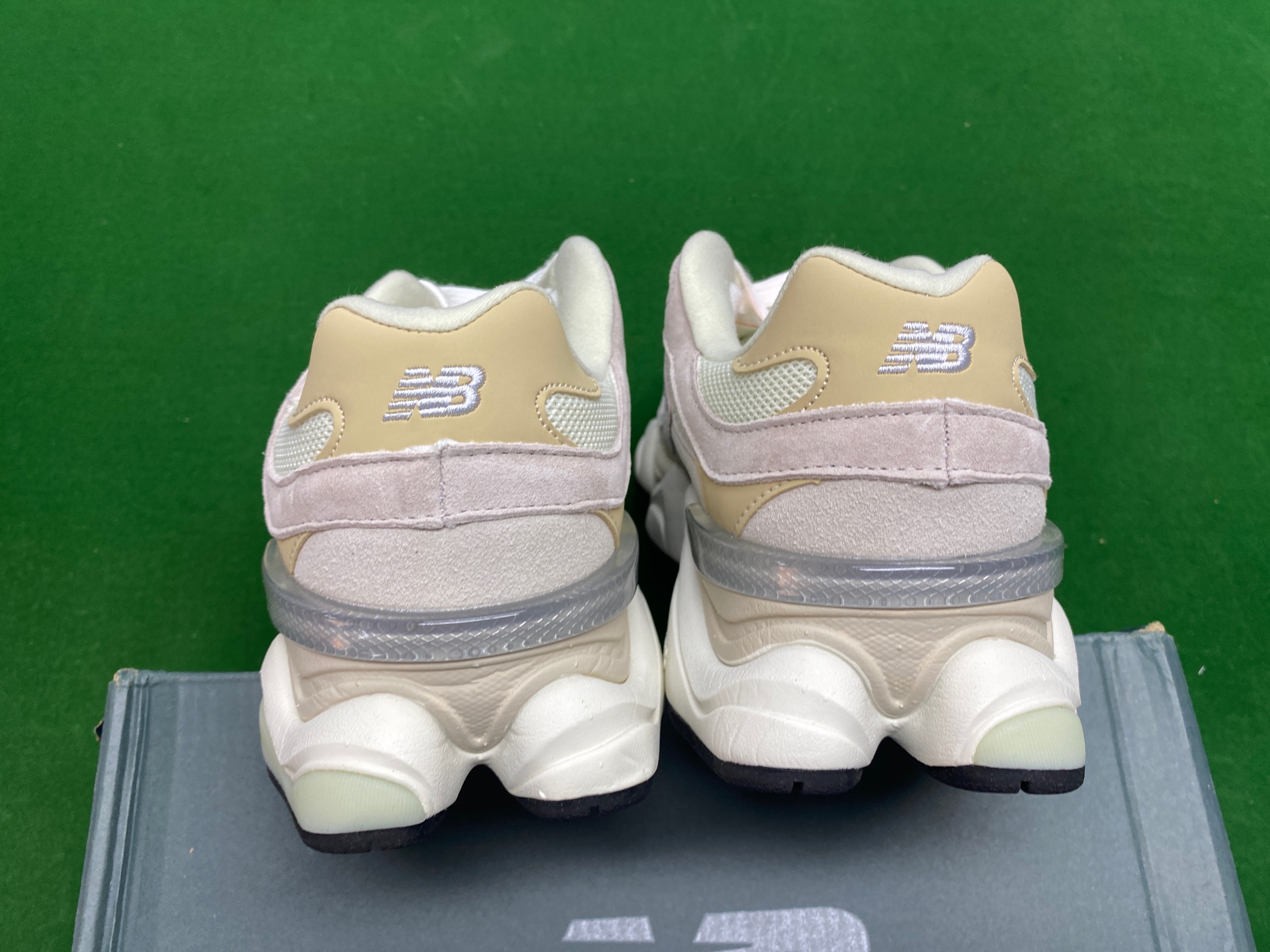 Foto QC 2 de New Balance 9060 Low Bricks & Wood Nothing Changed But the Address U9060BW1