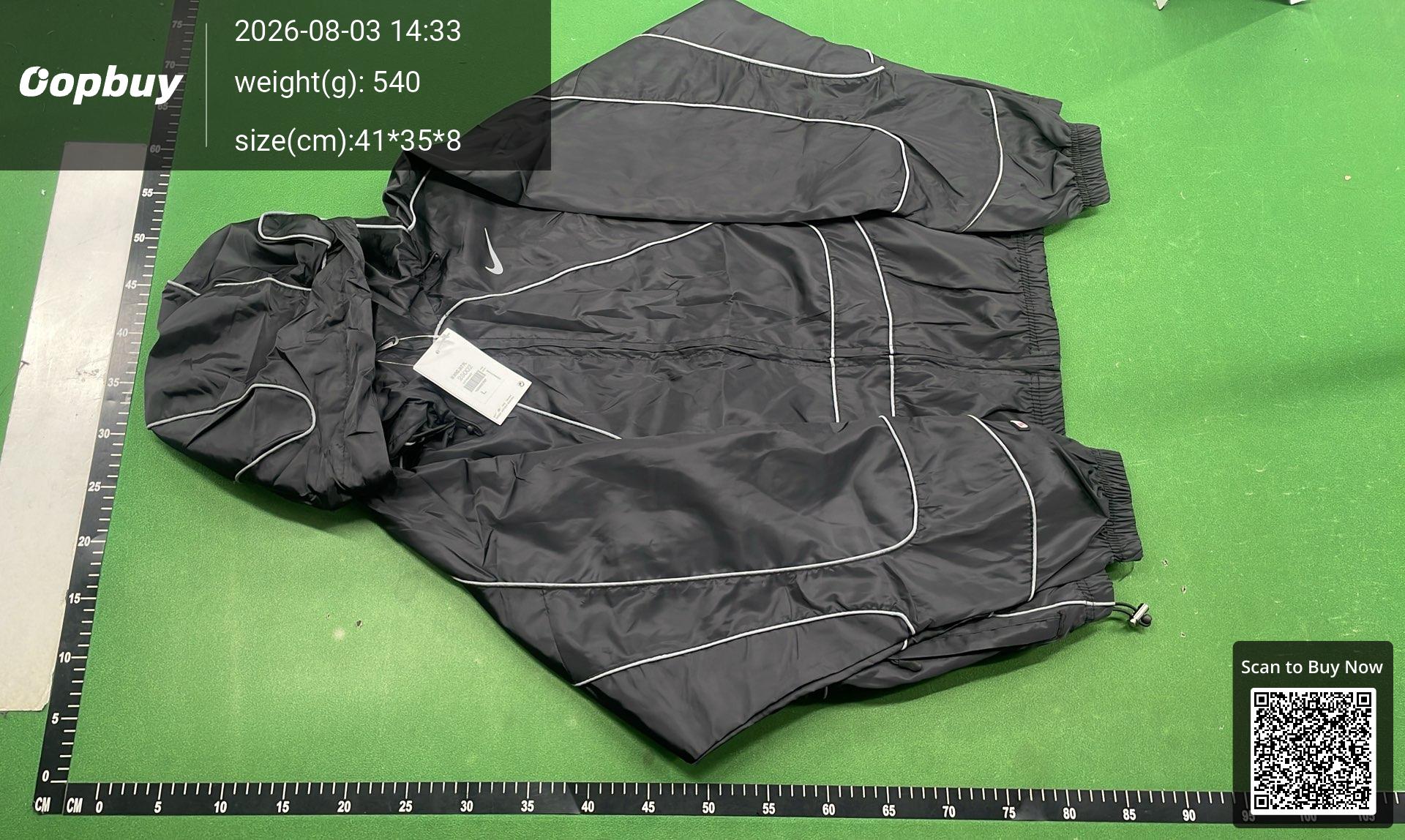 Foto QC 2 de Nike Nocta Track Jacket Woven Dark Raisin
