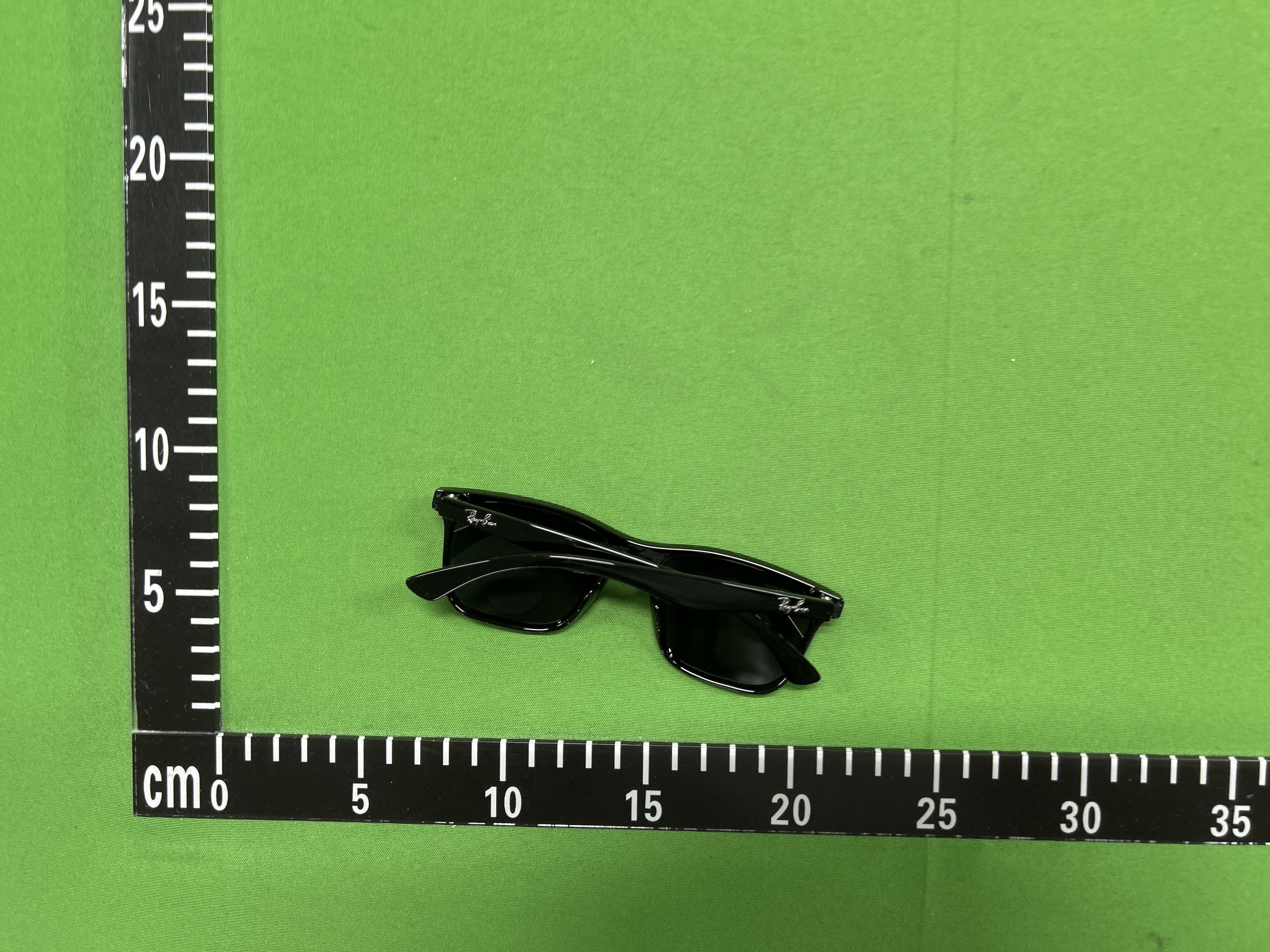 Foto QC 8 de Ray-Ban Wayfarer Acetate Sunglasses Matte Brown Brown Polarized (RB2132)