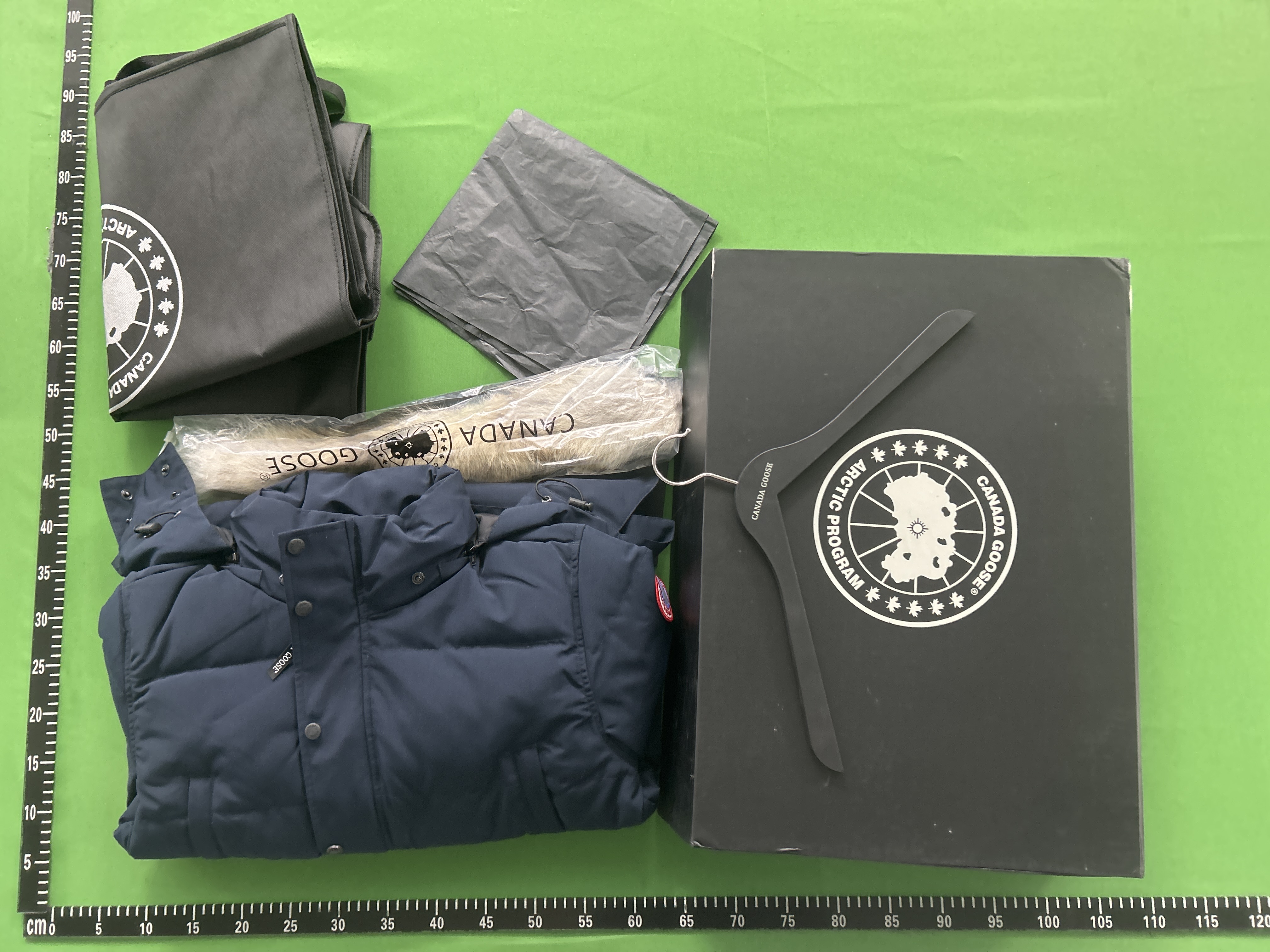 Foto QC 1 de Canada Goose Wyndham Parka Down Jacket Fur Trim Black