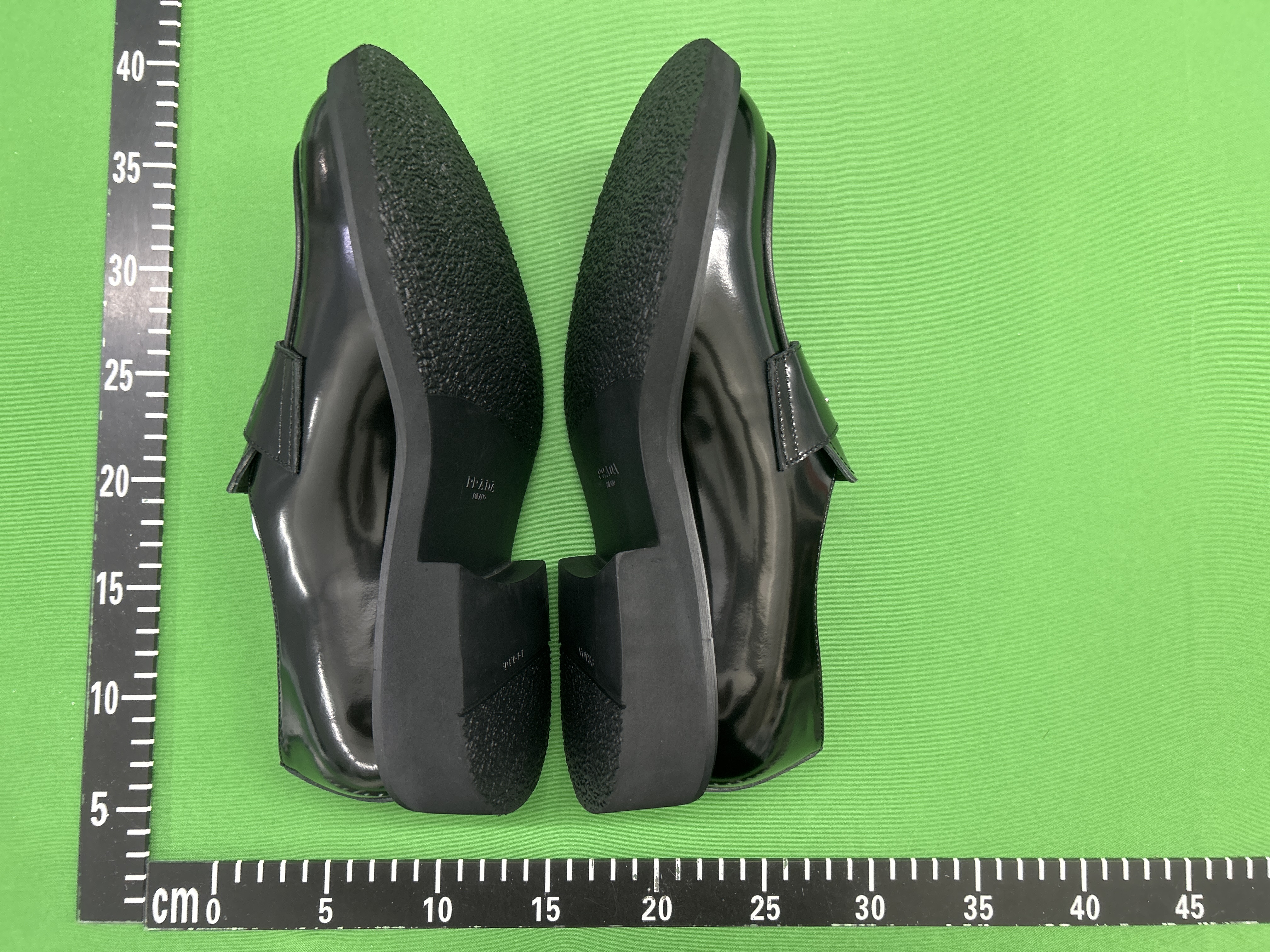 Foto QC 4 de Prada Chocolate Brushed Leather Loafers Triangle Logo Black