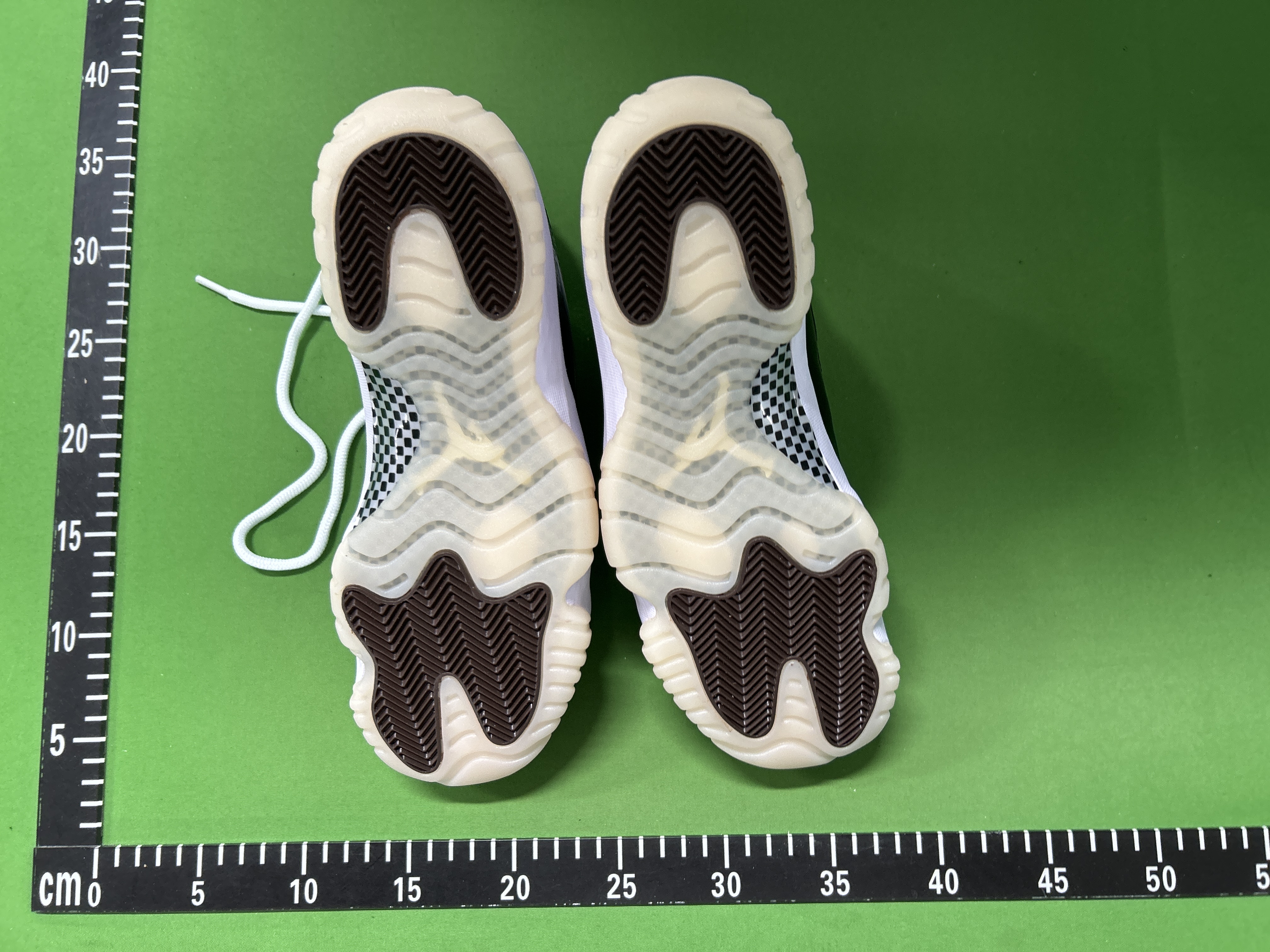 Foto QC 6 de Jordan 11 Retro Space Jam 378037-003