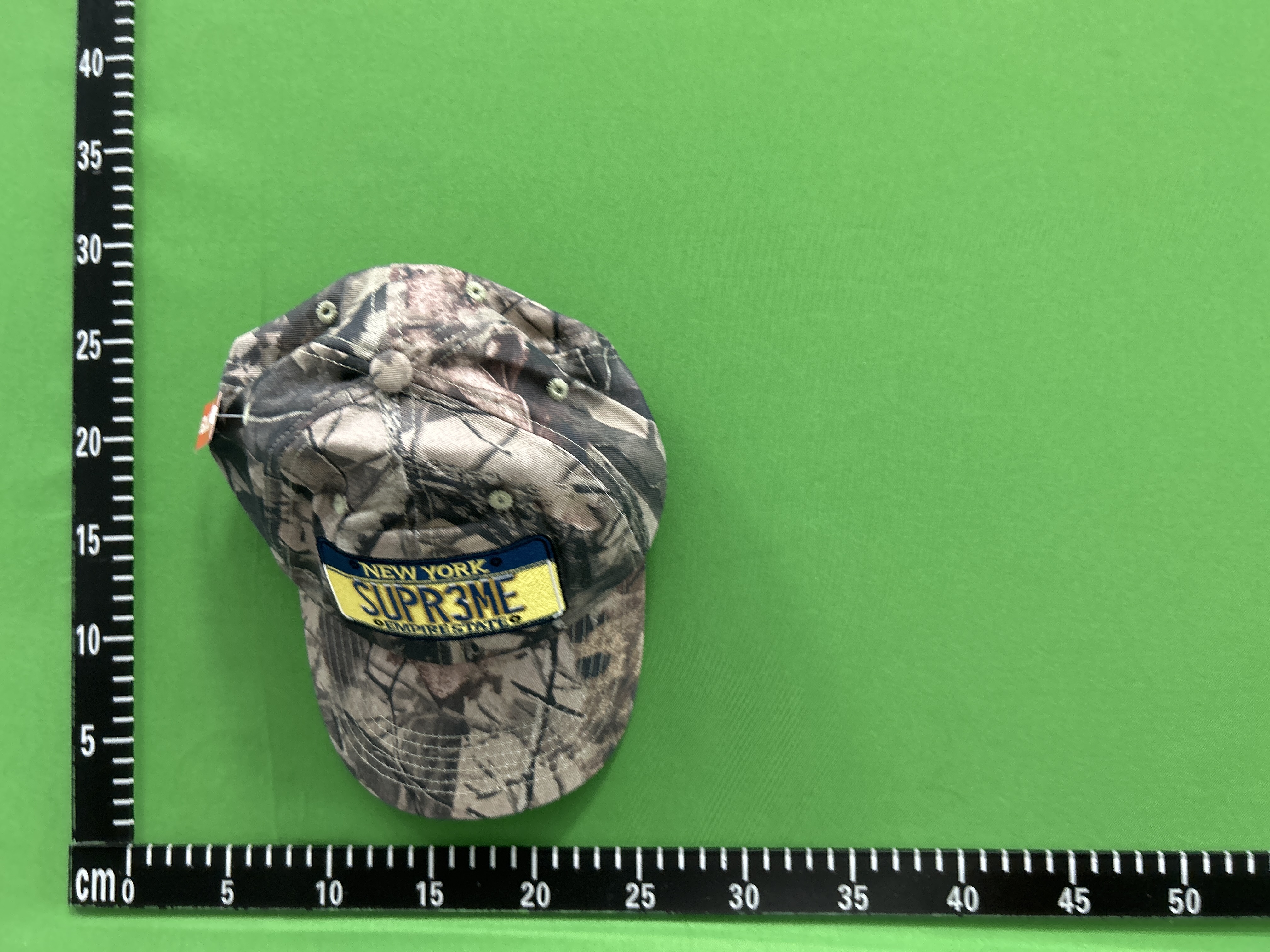 Foto QC 1 de Supreme License Plate 6-Panel Cap Woodland Camo
