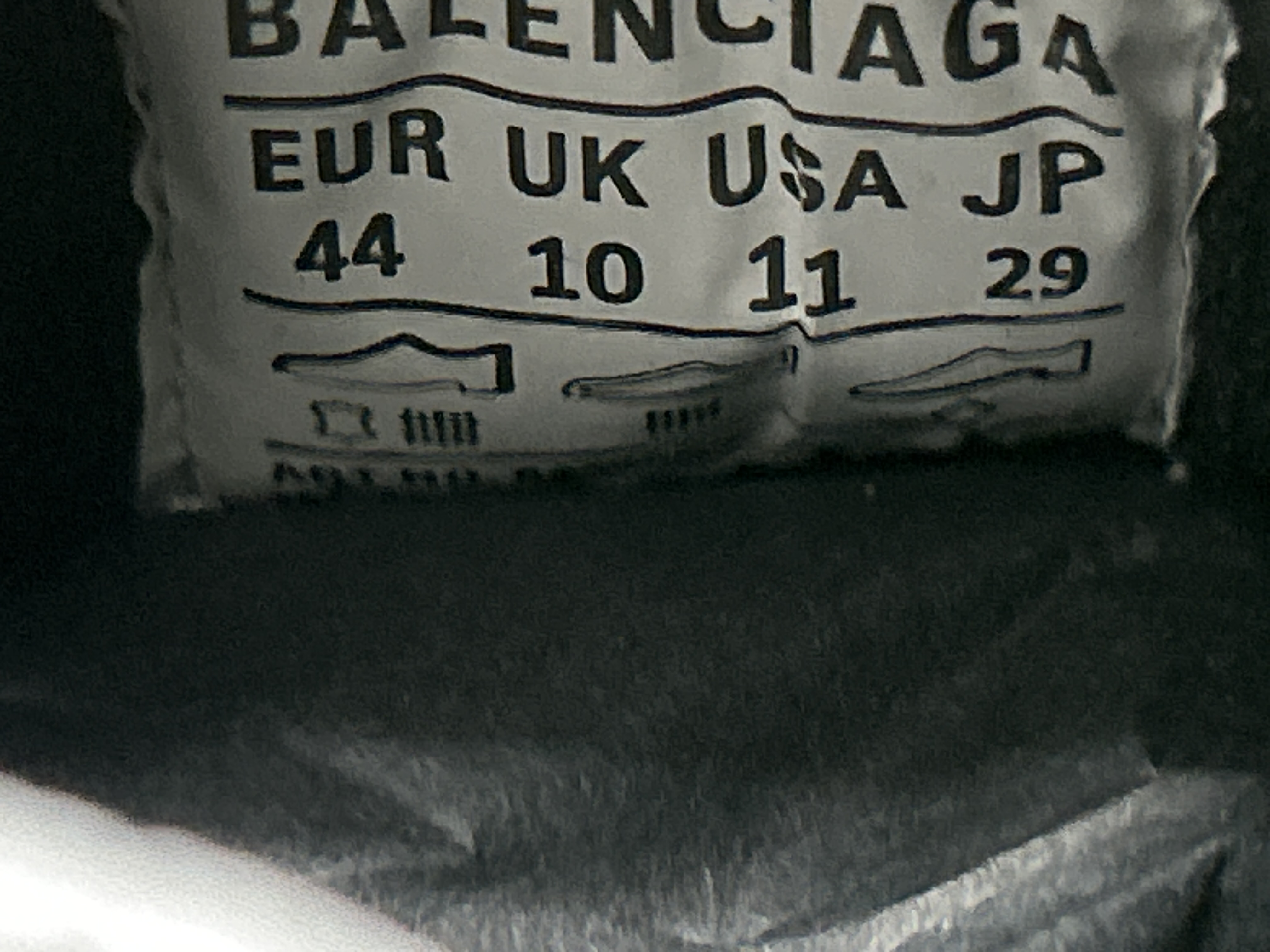 Foto QC 5 de Balenciaga Hamptons Worn Out Low Top Lace-Up Sneakers White