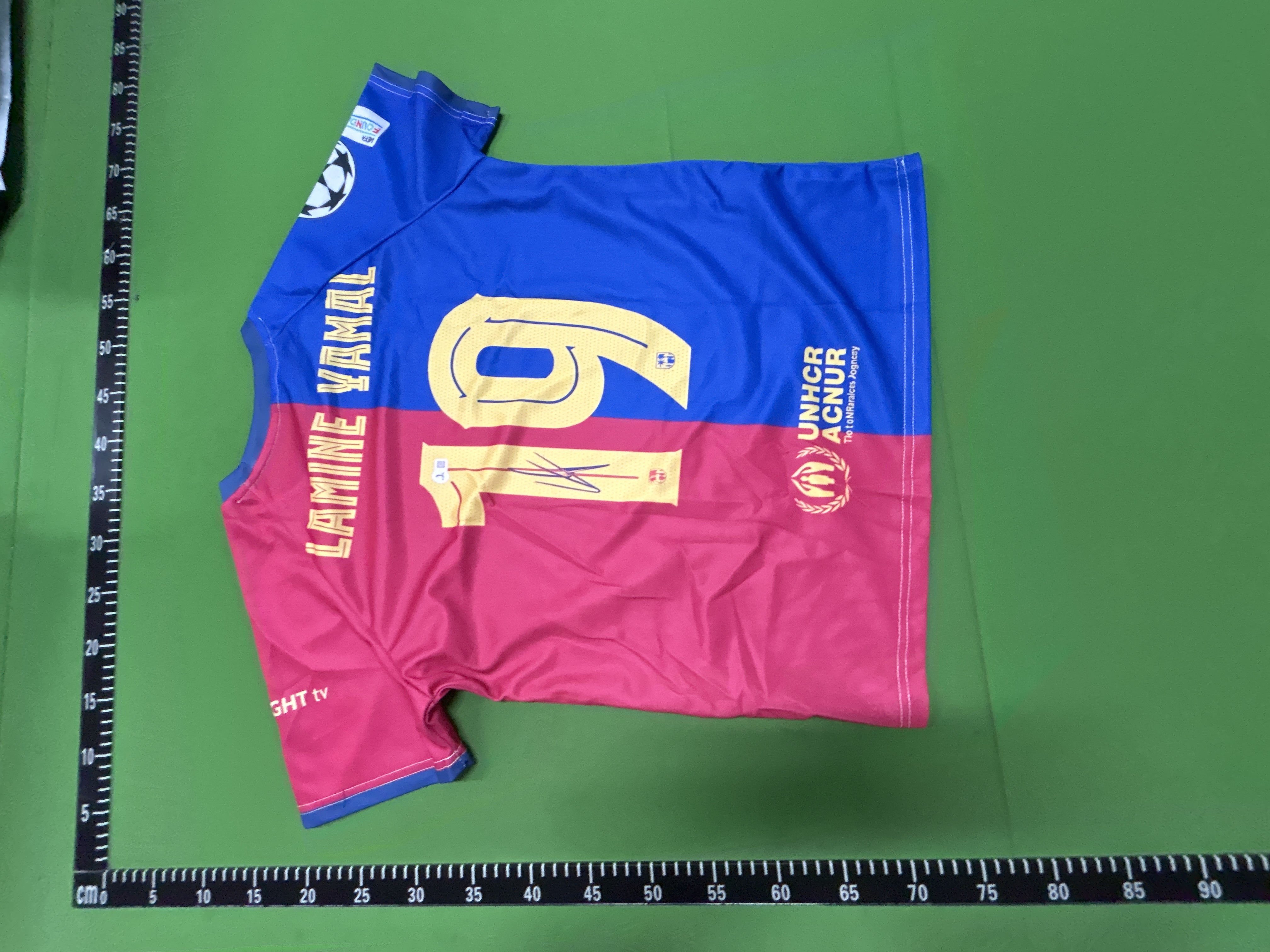 Foto QC 8 de adidas x Real Madrid Retro 2016/17 Away Cristiano Ronaldo Signed Jersey Purple